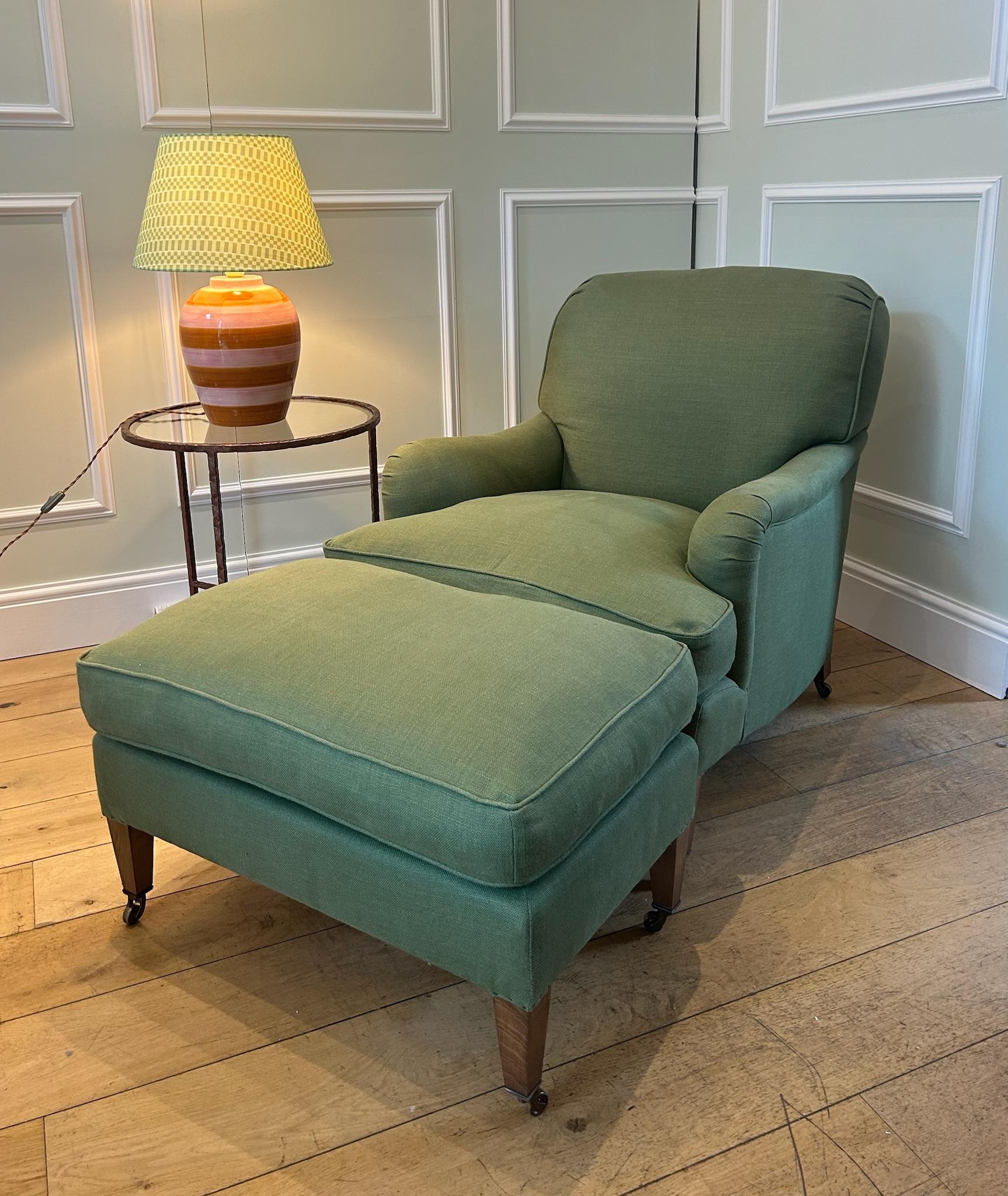 Susan Osbourne Gainsborough Footstool in Green Linen, Howard Style Británico en venta