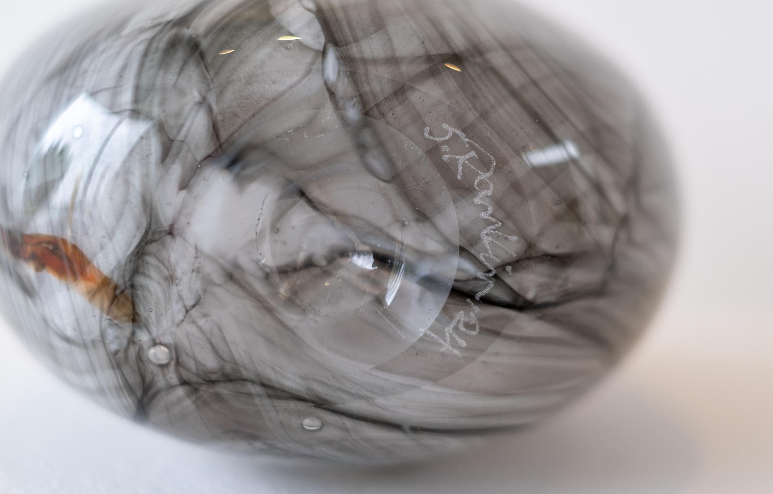 Ether Series Grouping of Grey - zeitgenössische, geblasene Glasgefäße im Angebot 4