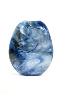 Flattened Form mit Hai und Schilfrohr in Blau – mundgeblasenes Glasgefäß