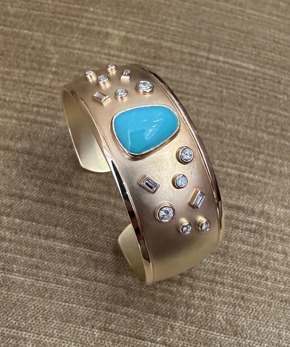 Susan Sadler Turquoise and Diamond Cuff Bracelet in 18k Yellow Gold In Excellent Condition For Sale In La Jolla, CA