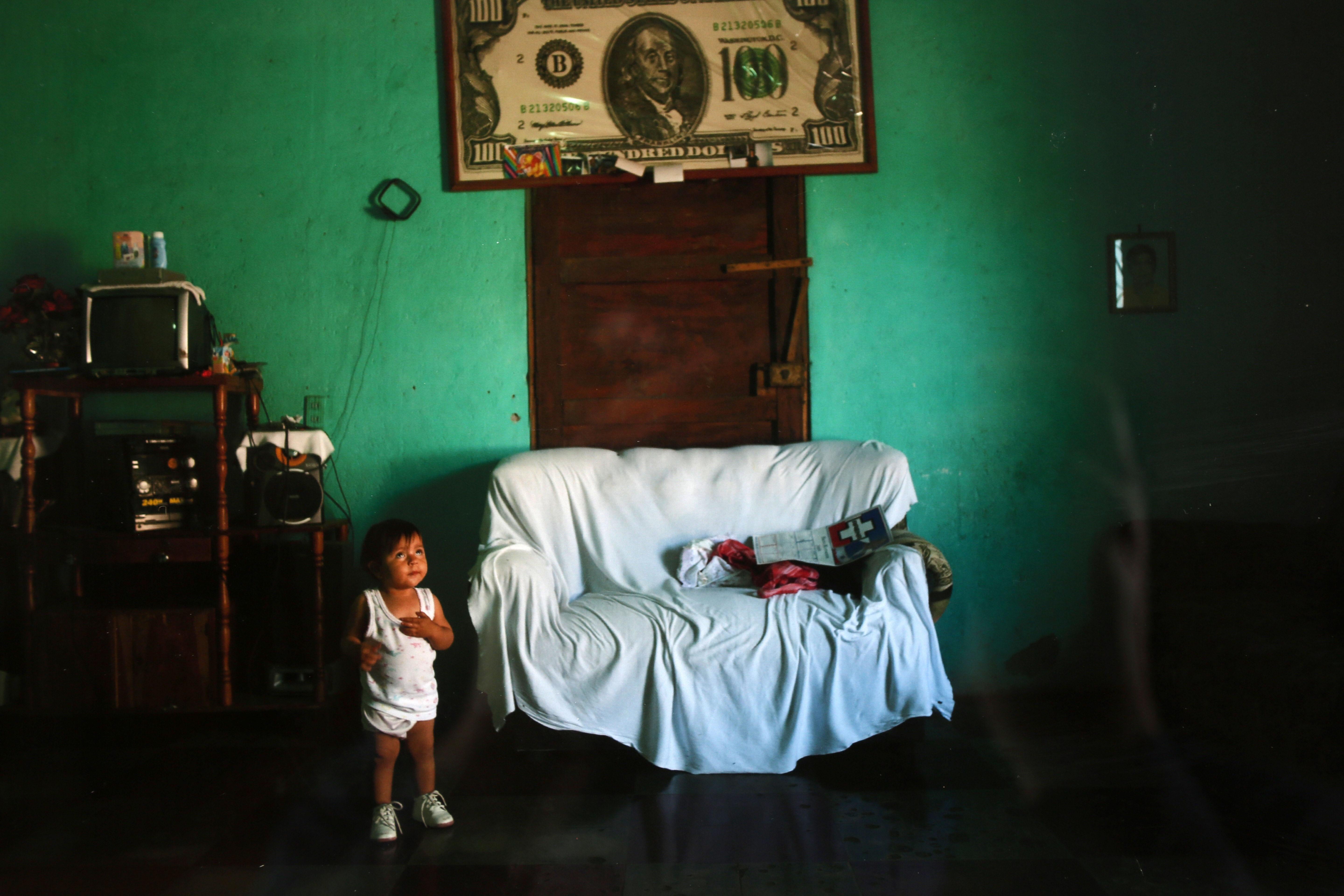 Susan Sterner
Mama ya se fue, 2009
Archival pigment print
Framed Dimensions: 14 3/4 x 17 3/4 inches  (37.5 x 45.1 cm)
Image Dimensions: 7 x 10 inches  (17.8 x 25.4 cm)
Edition 4/10