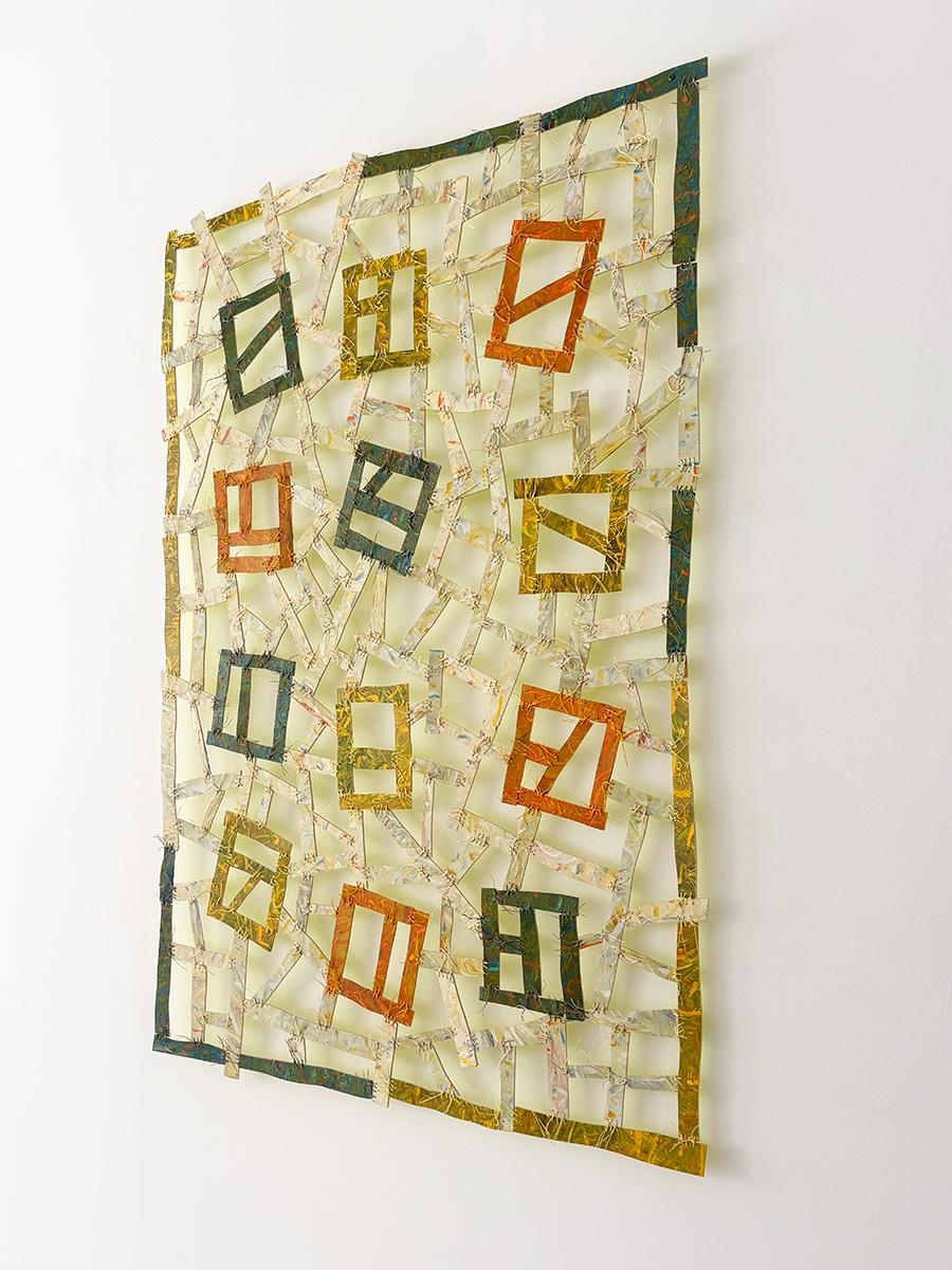 Abstrakter Stil, zusammengenähte Mixed-Media-Stücke aus Holz
