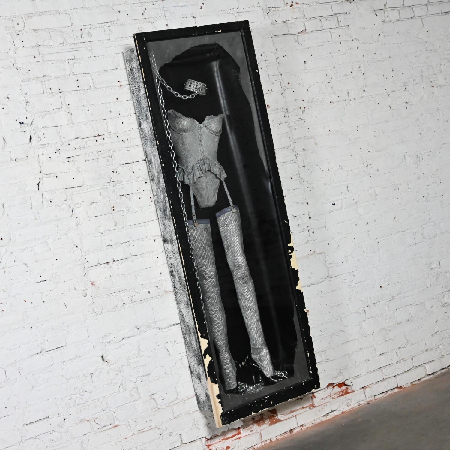 Susan Tibbles Life Sized Art Assemblage Master Lock Framed Sculpture Distresse Bon état - En vente à Topeka, KS