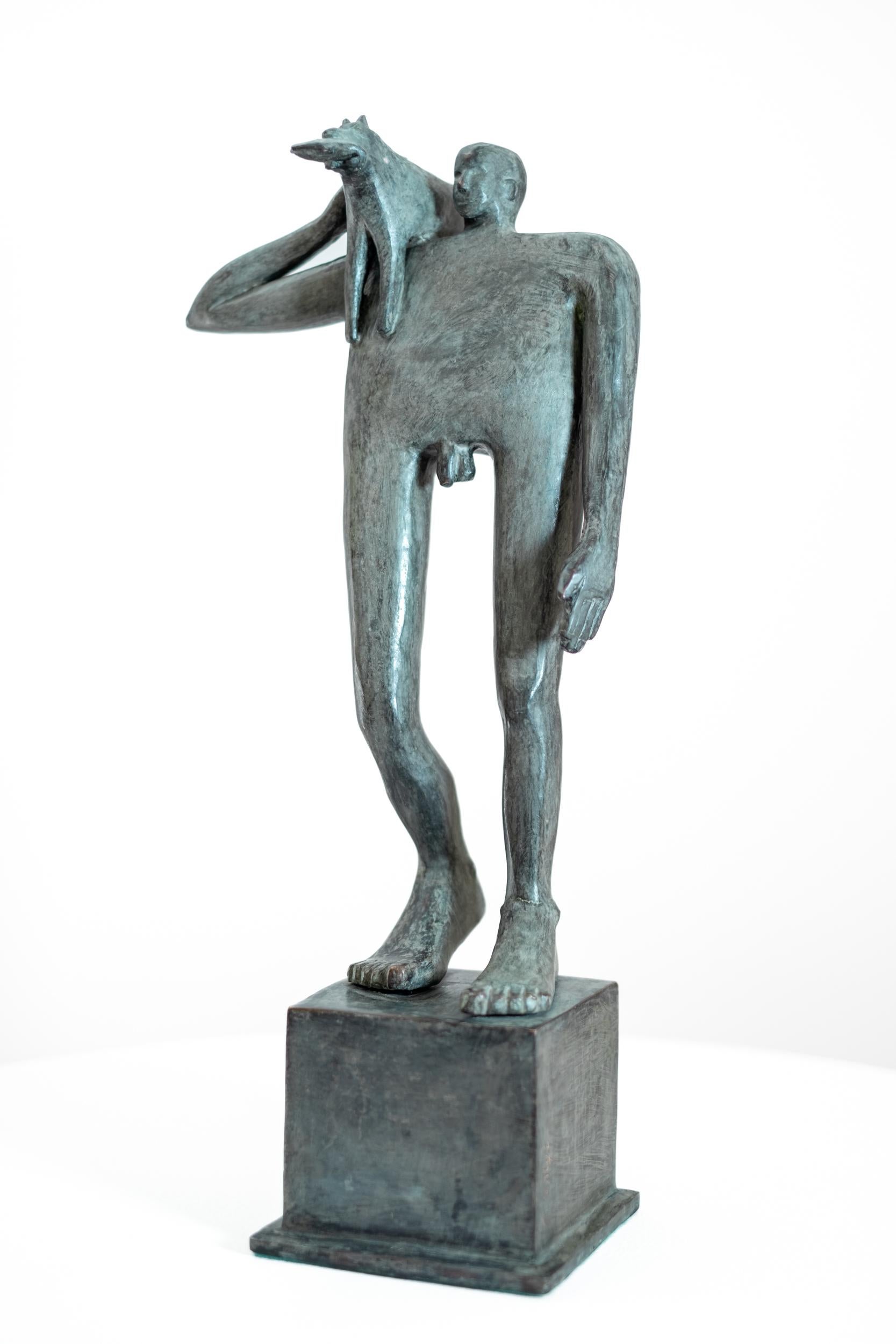Esta escultura figurativa de sobremesa para interior incluye un perro y está forjada en bronce patinado.

Las galardonadas esculturas de Susan Valyi suelen crearse a partir de un uso imaginativo de materiales 