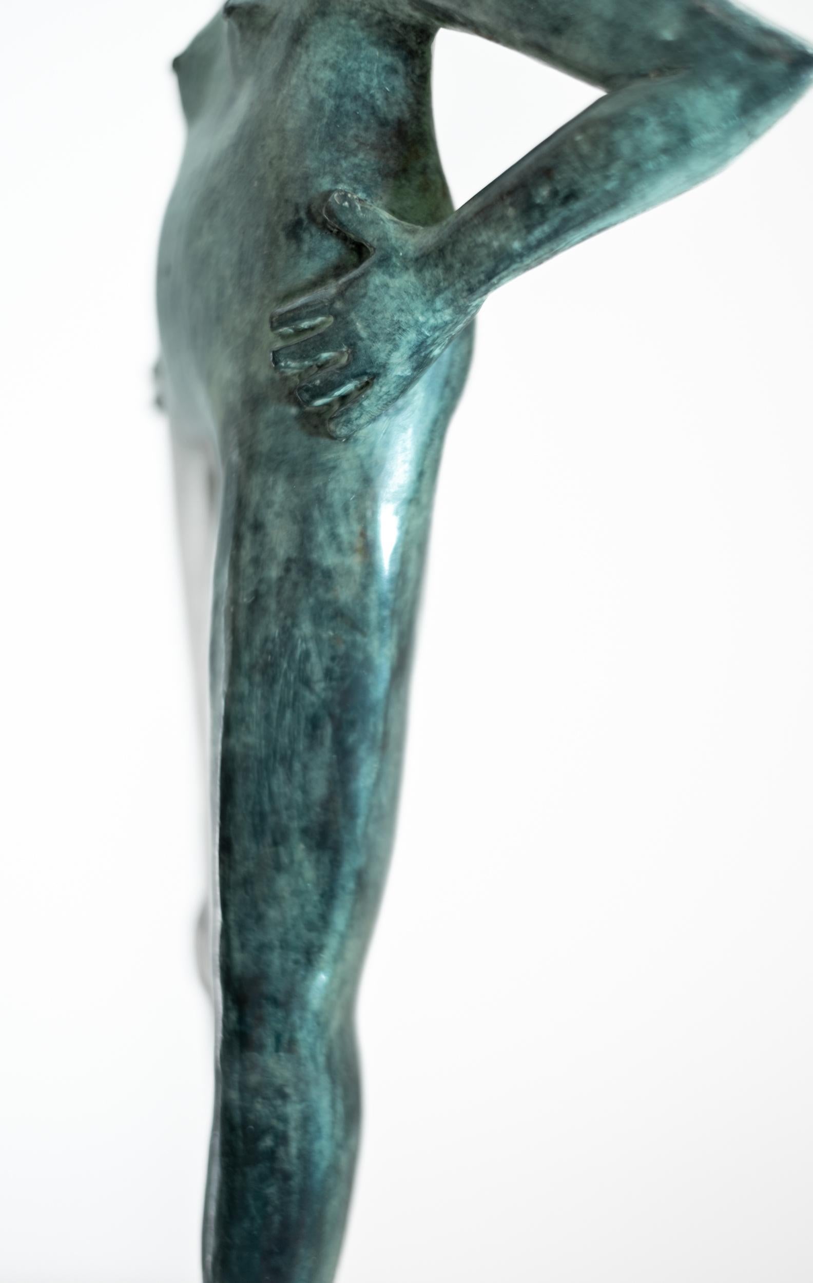 Perch - scultura contemporanea, figurativa, in bronzo, da tavolo per interni in vendita 2