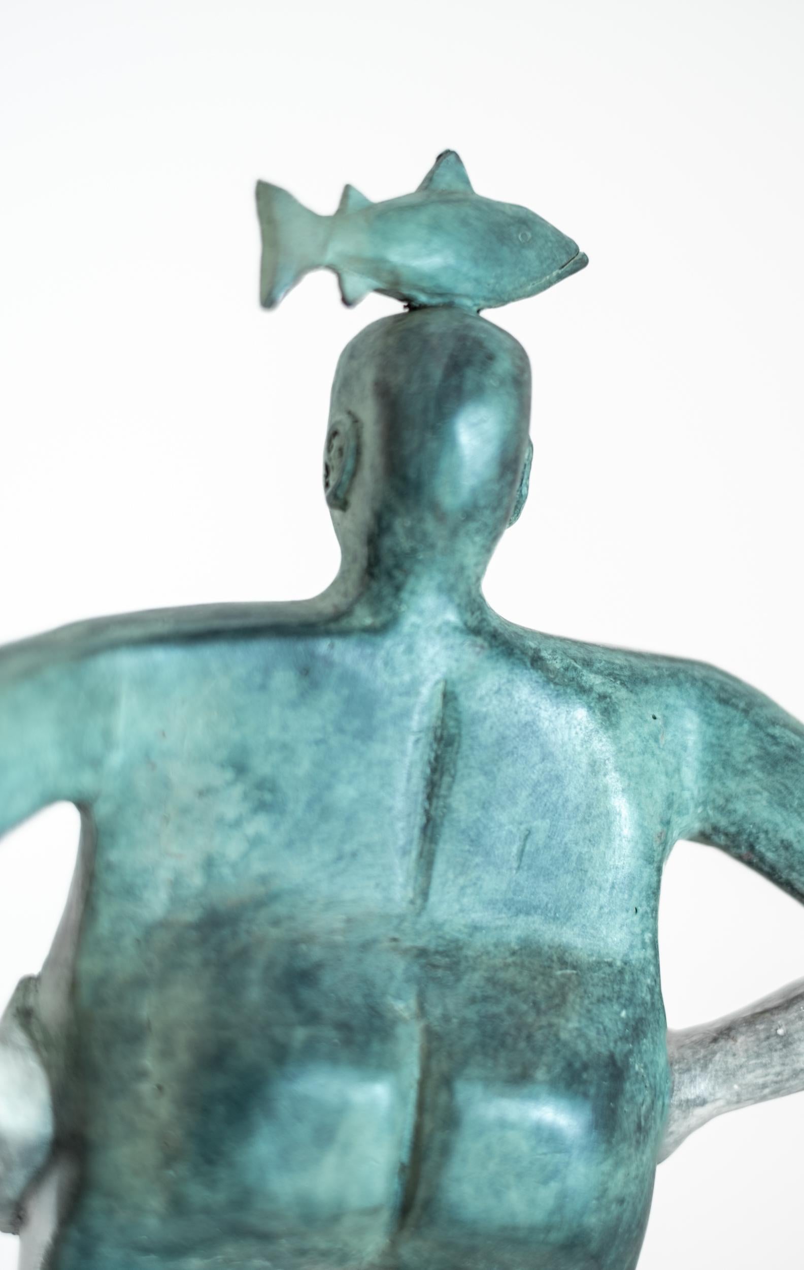 Perch - scultura contemporanea, figurativa, in bronzo, da tavolo per interni in vendita 3
