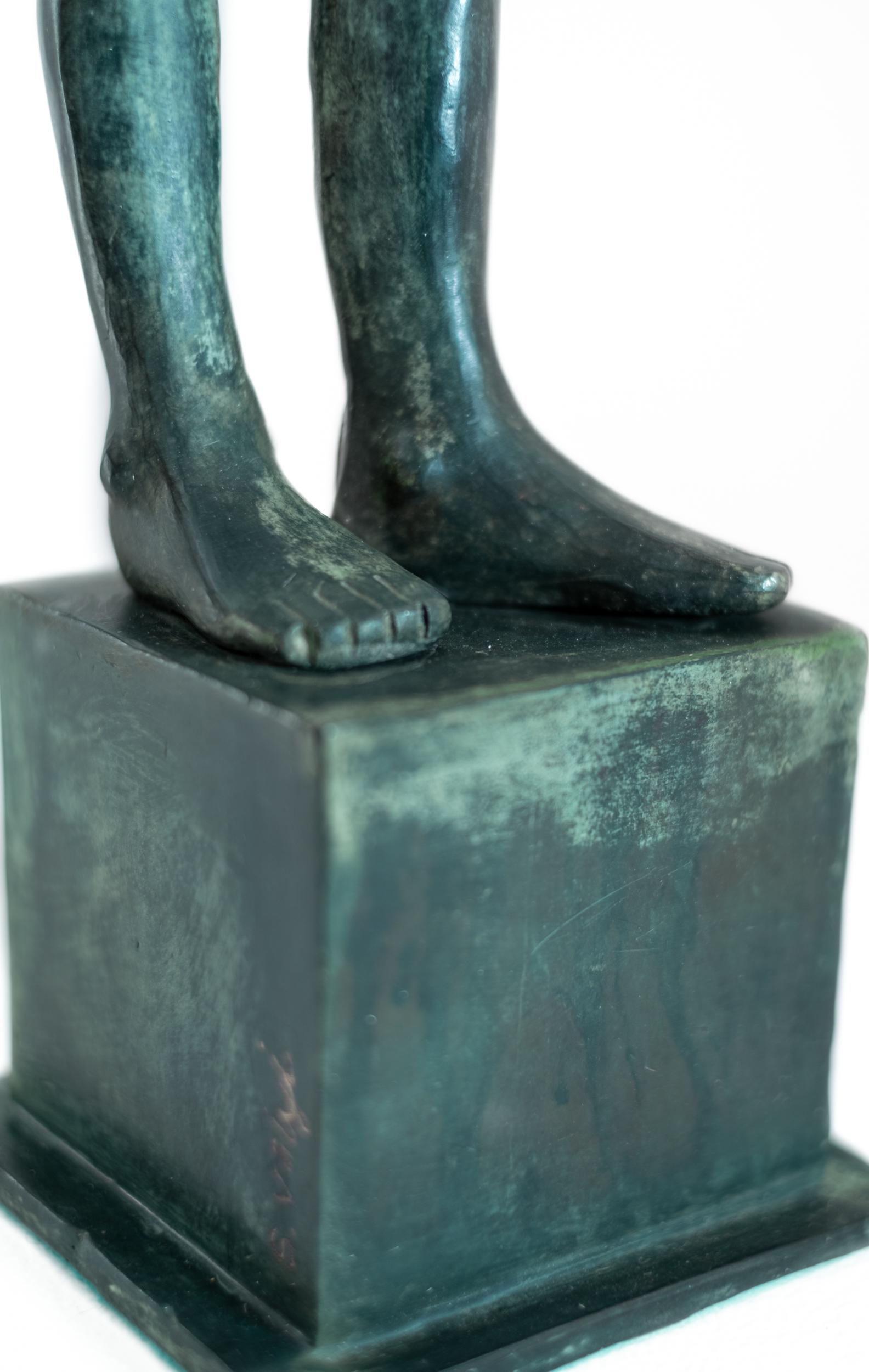 Perch - scultura contemporanea, figurativa, in bronzo, da tavolo per interni in vendita 4