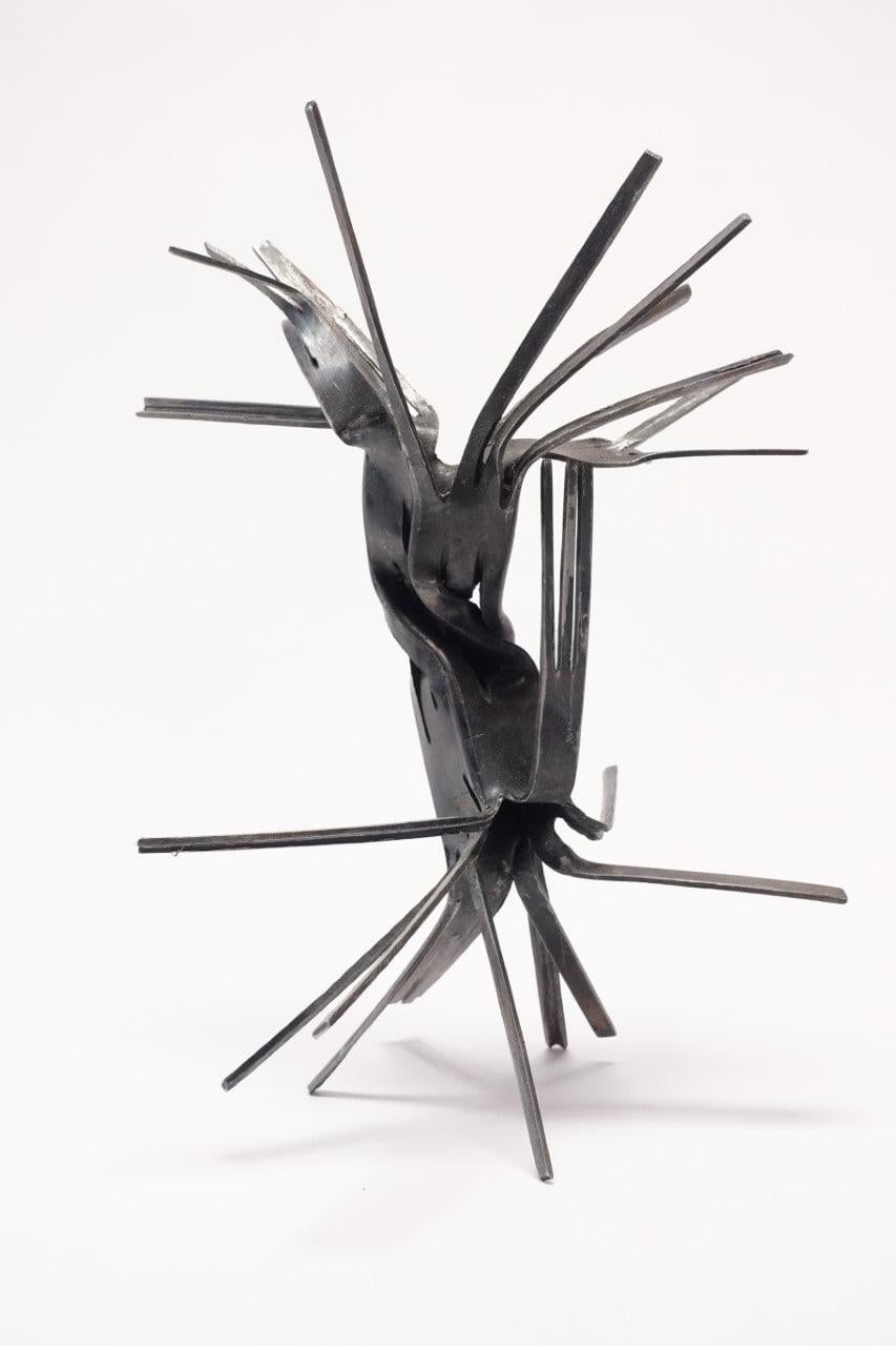 Susan Woods Figurative Sculpture – Klappe Tänzerin: zeitgenössische Stahlskulptur und Wohndekor