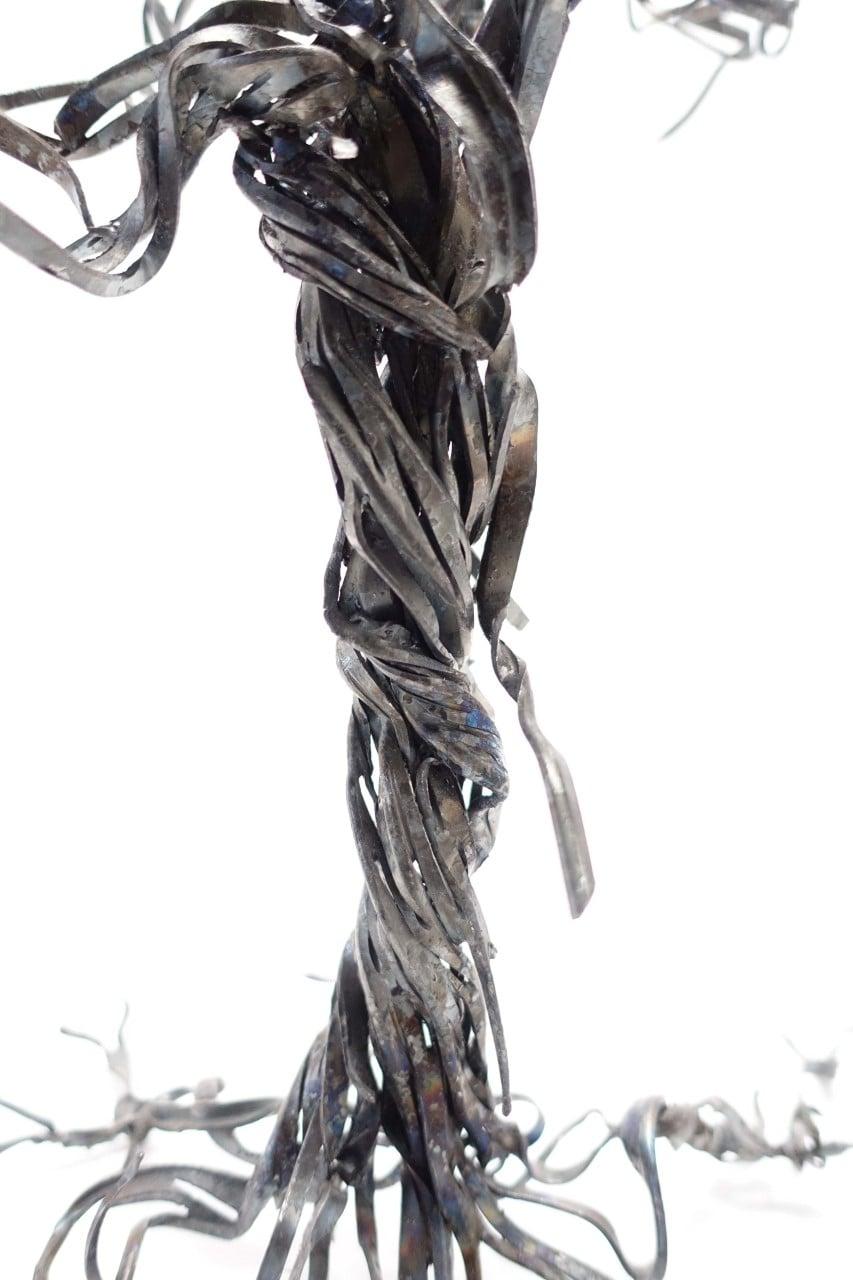 Tríada 3 : escultura contemporánea de acero y decoración del hogar - Figurative Sculpture Gris de Susan Woods