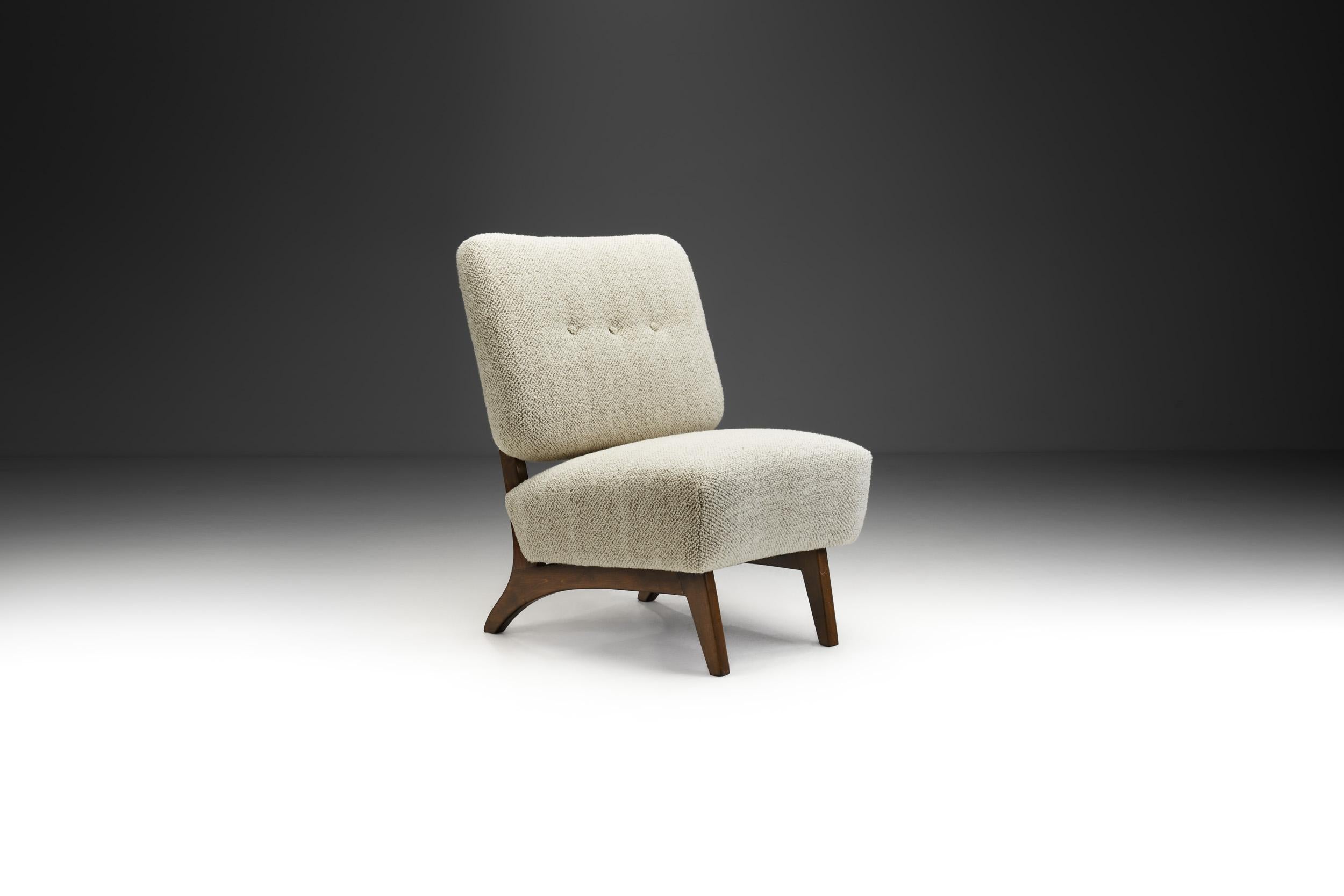Diese wunderbare Hommage an das finnische Design der Jahrhundertmitte ist der Sessel Susanna, der von Lahden Lepokalusto entworfen und in den 1950er Jahren von Aake Antilla gestaltet wurde. Berühmt für seine Federung und Struktur, wurde dieses