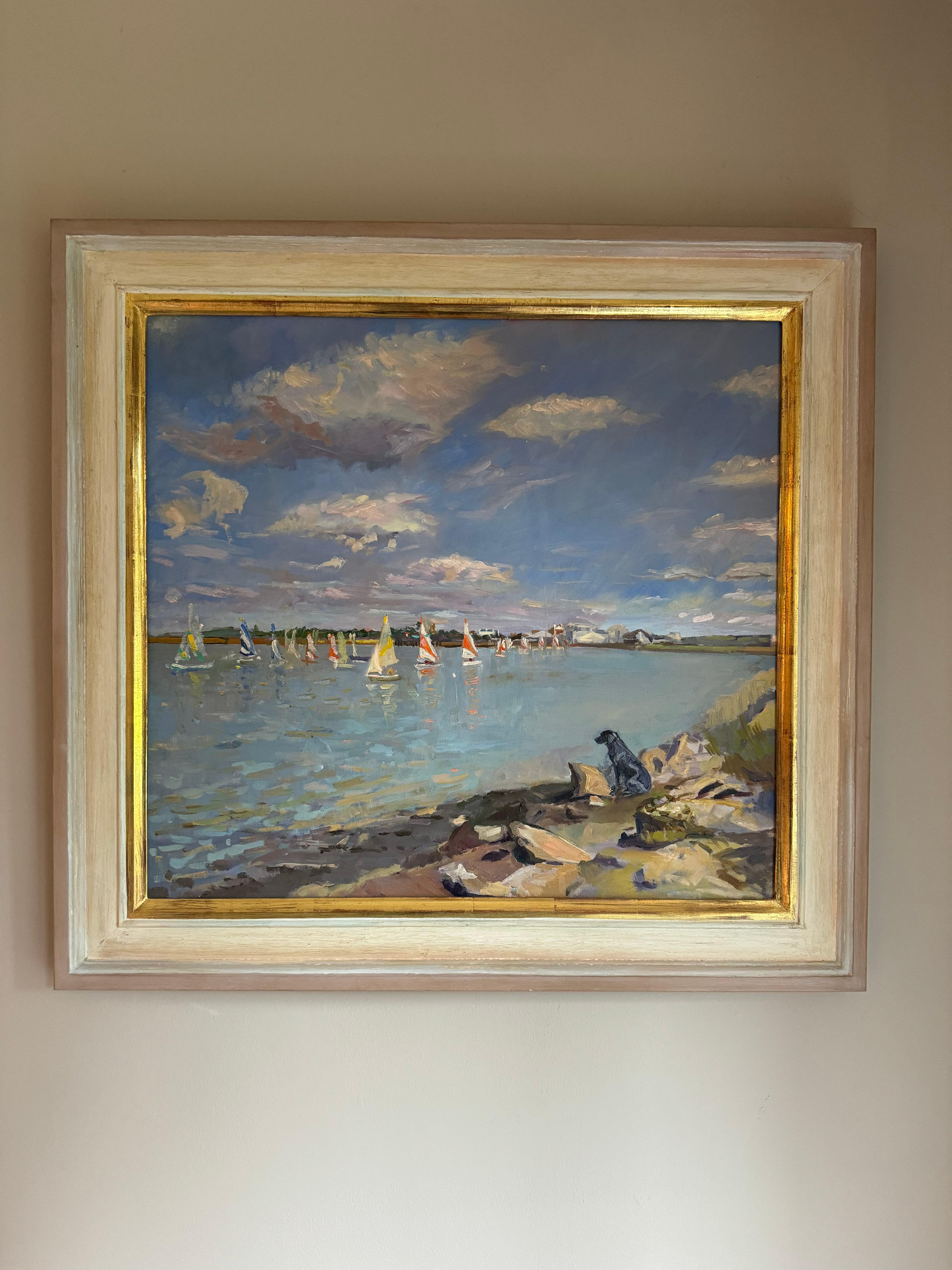 Junior Sailing di Susanna MacInnes olio su tela con cornice bianca e oro - Painting di Susanna MacInnes (British)