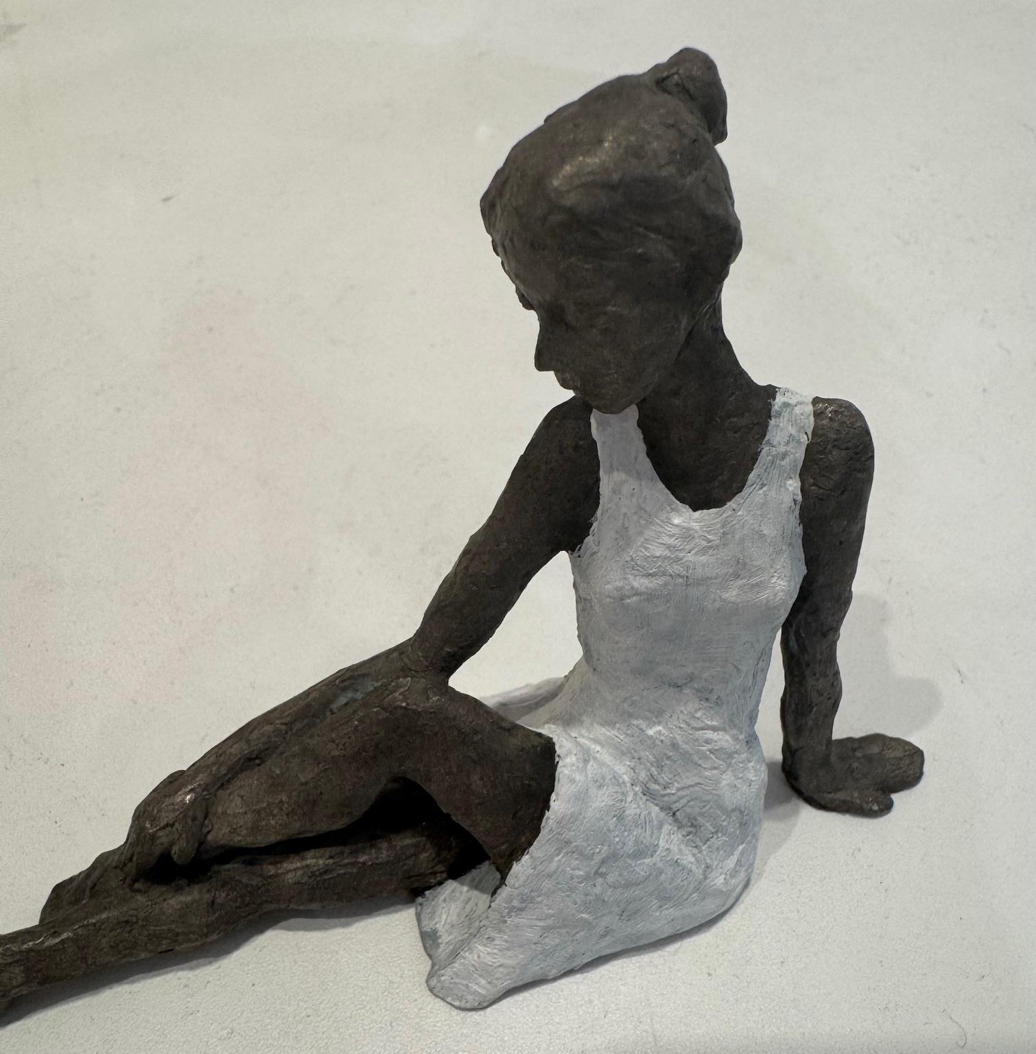 Elongated Sitting Girl I- contemporary bronze sculpture, female with white dress - Contemporary Sculpture by Susanne Kraisser