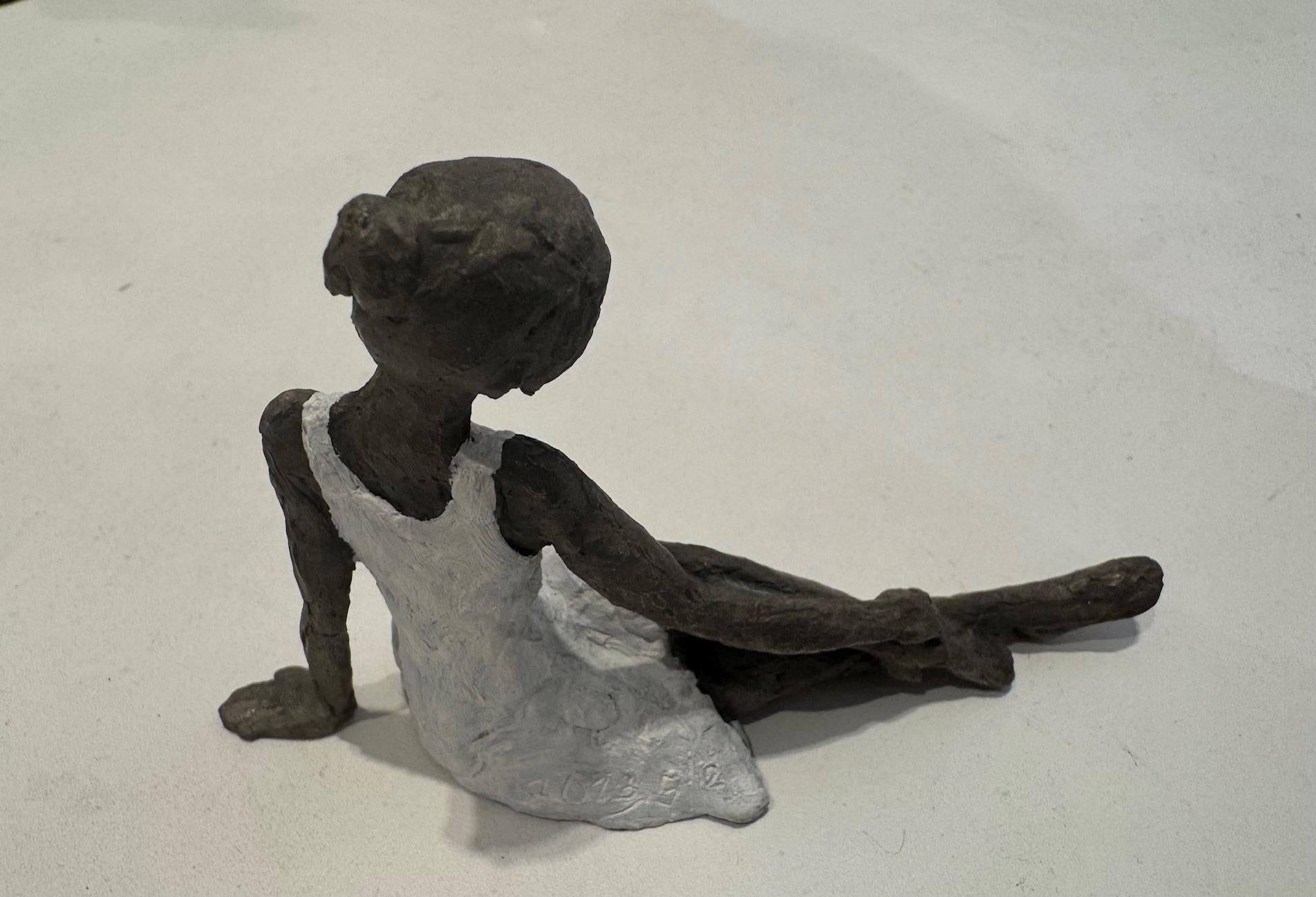 Elongated Sitting Girl I- contemporary bronze sculpture, female with white dress - Gold Figurative Sculpture by Susanne Kraisser
