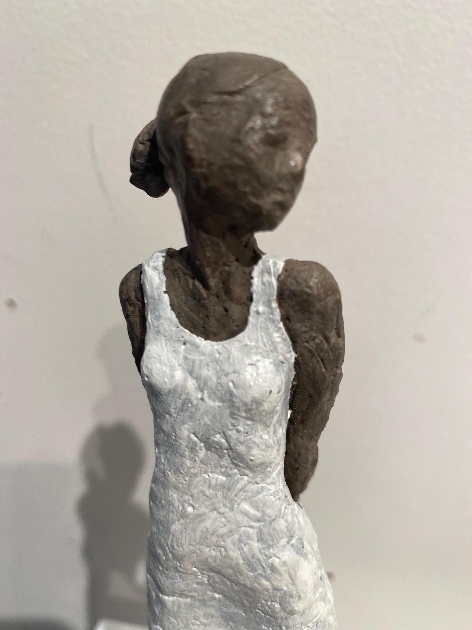 Girl in Mini Dress - contemporary bronze sculpture, female with white dress - Gold Figurative Sculpture by Susanne Kraisser