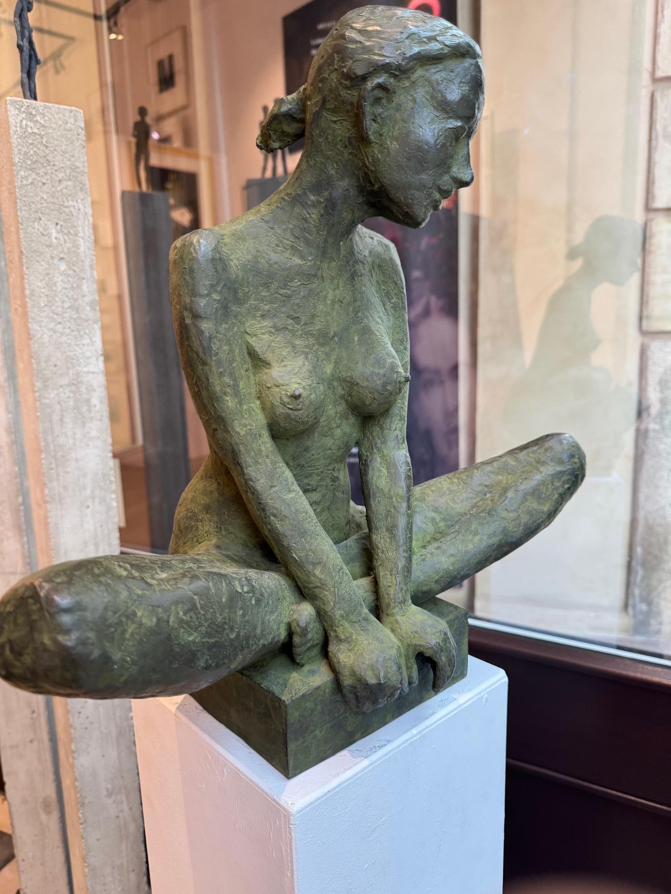 Middle - popular contemporary nude female bronze sculpture in meditative pose - Contemporary Sculpture by Susanne Kraisser