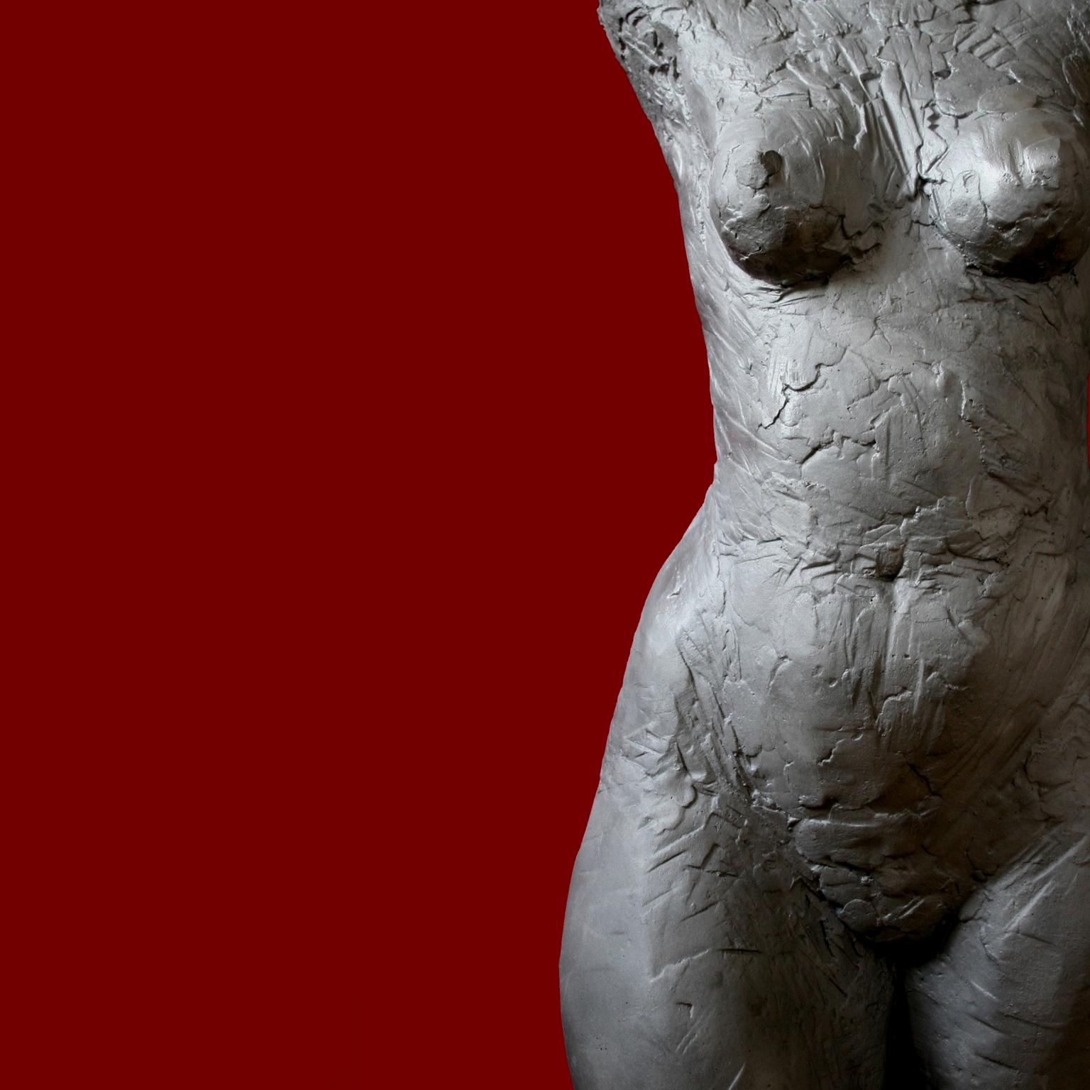 Torso - contemporary figurative sculpture of female torso as garden sculpture - Black Figurative Sculpture by Susanne Kraisser