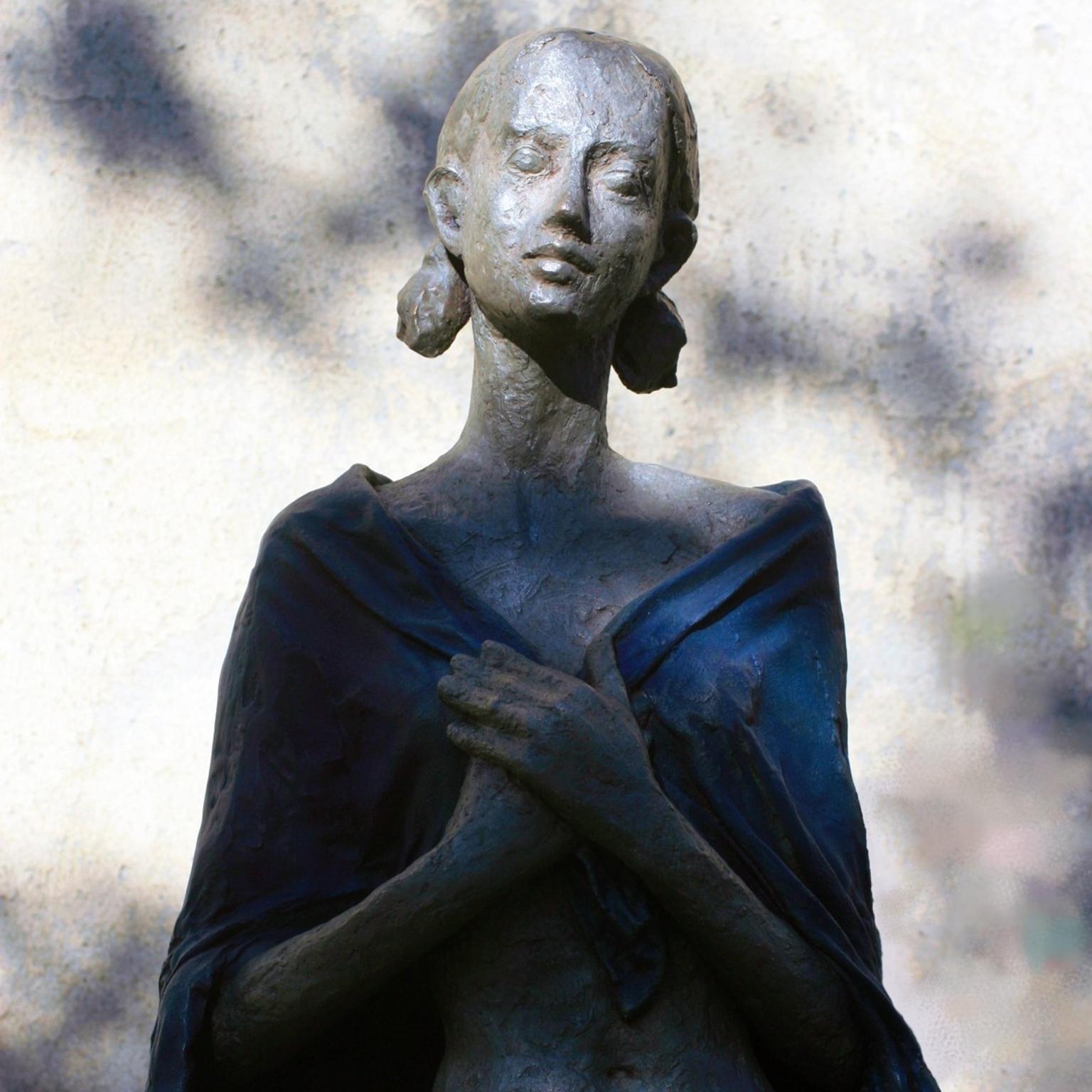Woman with Blue Cape (Day after Christmas) - contemporary bronze sculpture  - Contemporary Sculpture by Susanne Kraisser