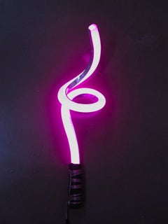 Small light object art edition by Susanne Rottenbacher: Licht im Griff (pink)