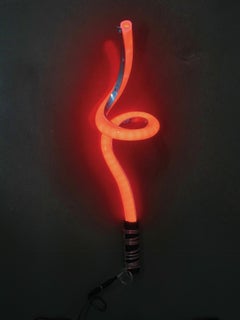 Small light object art edition by Susanne Rottenbacher: Licht im Griff (red)