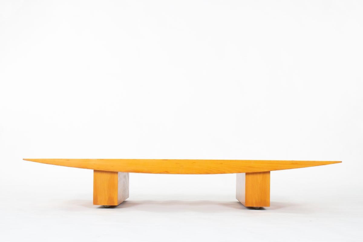 Table basse conçue par Gilles Derain pour Lumen Center dans les années 90
Modèle de sushi
Tout en bois avec 4 roues
Bon état vintage avec patine
petite restauration sur le dessus ( voir photos)
Quelques traces d'utilisation