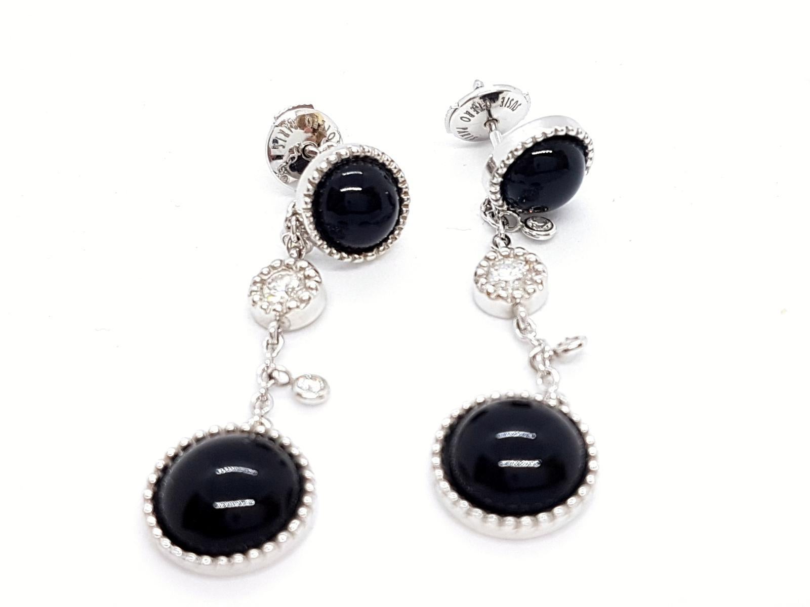 Drop Earring signed the house Susie Otero. White Gold 750 thousandths (18 carats). 2 brilliant cut diamonds GH SI about 0.07 ct round brilliant 4 each and about 0.005 ct each. total weight of diamonds about 0.16 cts. Onyx sharpened cap for 7.12 cts