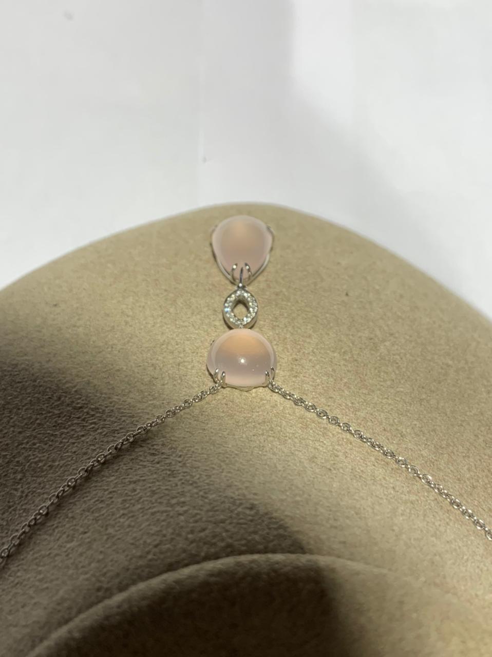Susie Otero, Rosenquarz-Halskette aus 18 Karat Weißgold mit Diamanten (Rundschliff) im Angebot