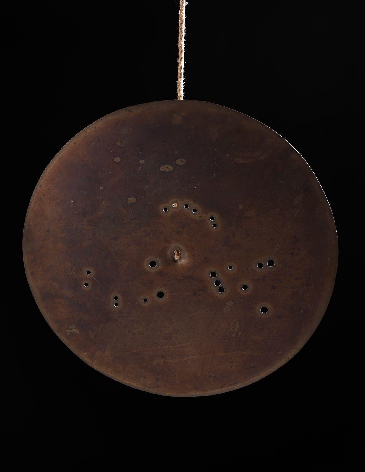 Hängebügel aus Messing mit dem Titel „Orion“ mit der Darstellung des Sternbilds von Val Bertoia im Angebot 6