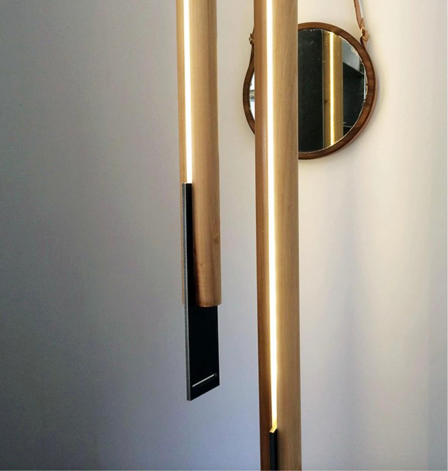Moderne Luminaire linéaire suspendu en bois moderne en vente