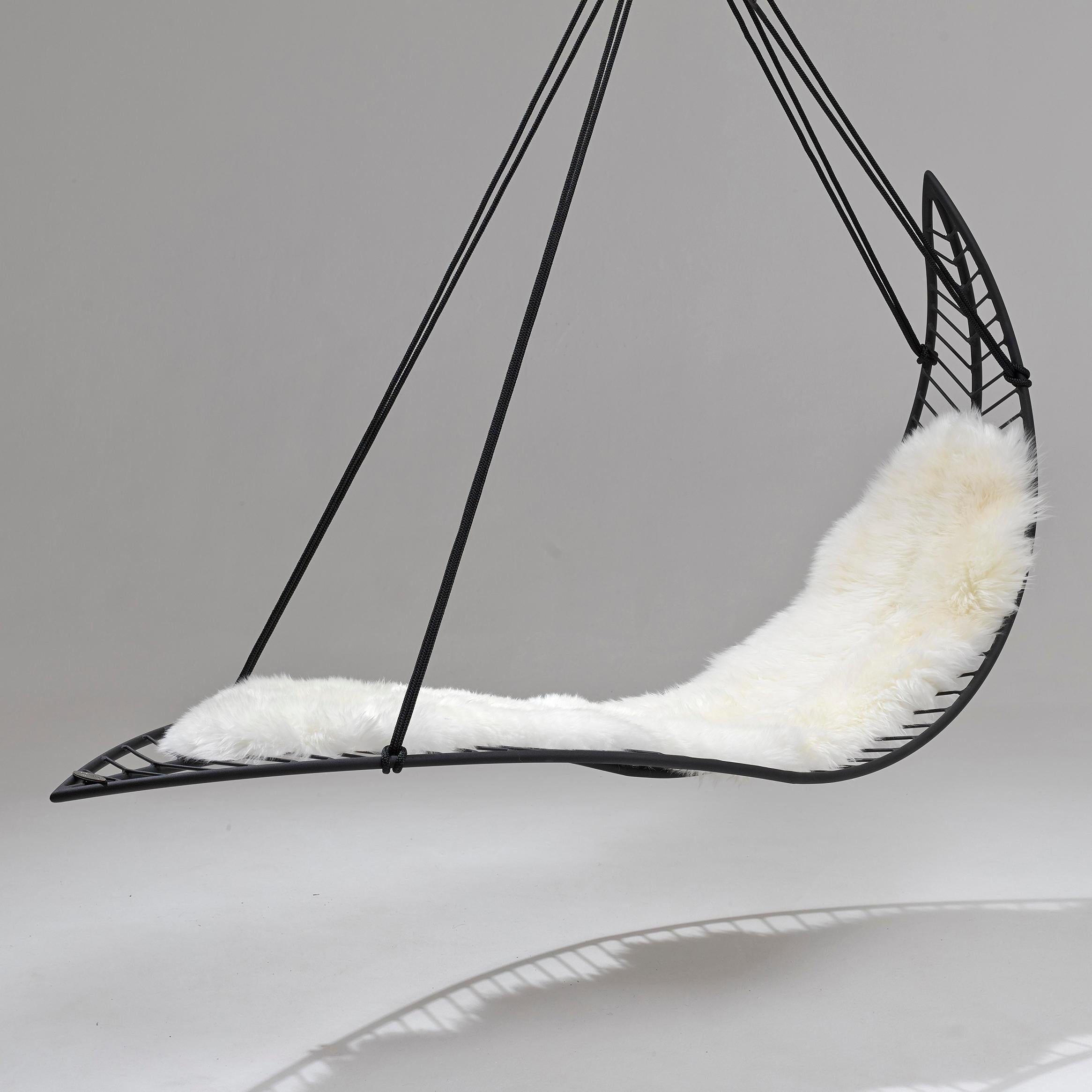 Daybed Suspendido con Forma de Hoja Mínima para Interior/Exterior en venta 2