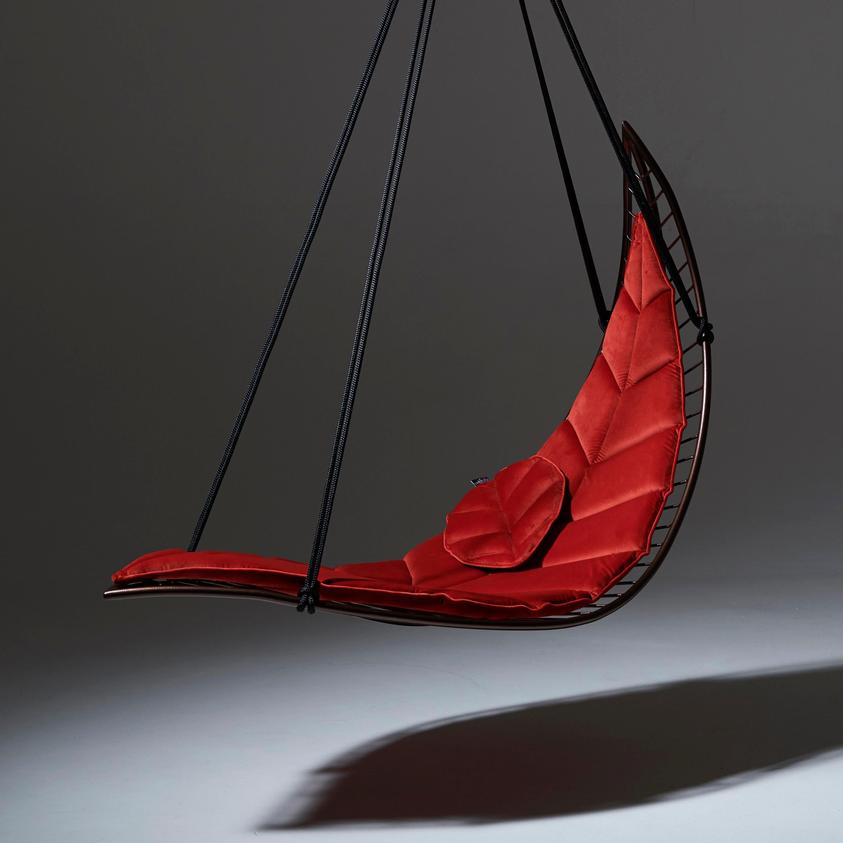 Suspended Minimal Leaf Shaped Daybed for Indoor/Outdoor Use For Sale 5