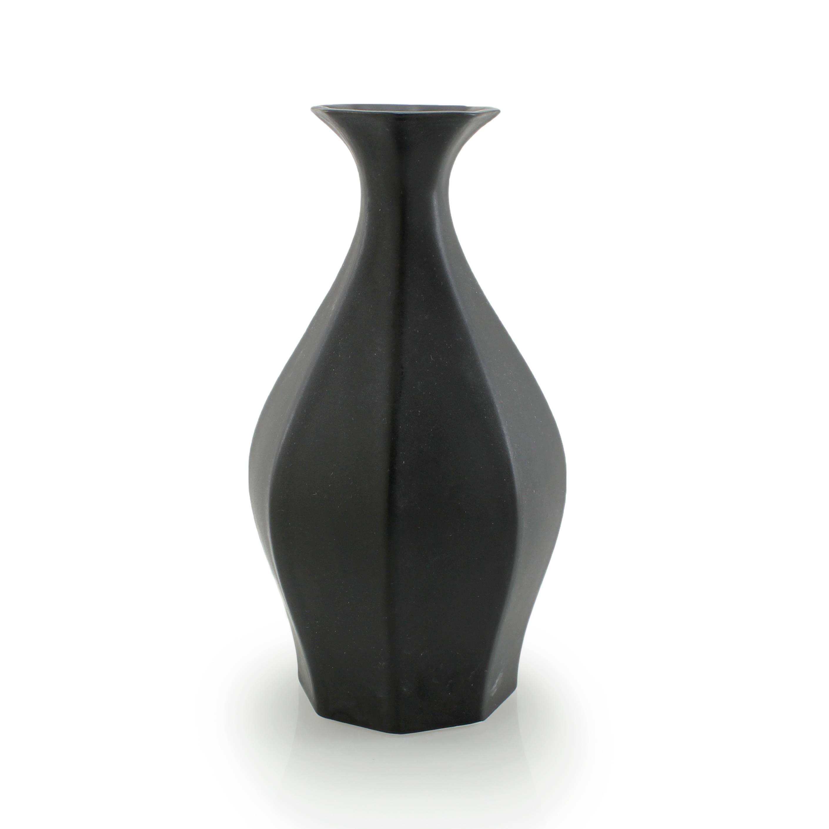 Table Vase Ink Black Flower Vase Modern Contemporary Glazed Porcelain For Sale 9