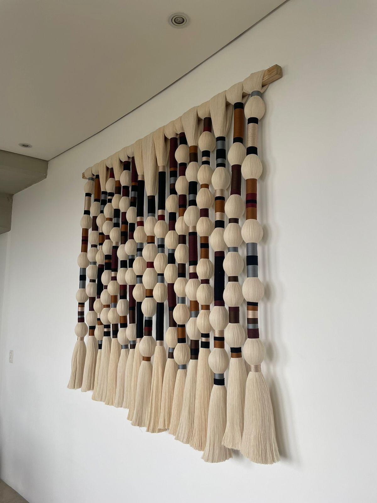 Tissé à la main Racines suspendues - Art mural textile artisanal en coton peigné en vente