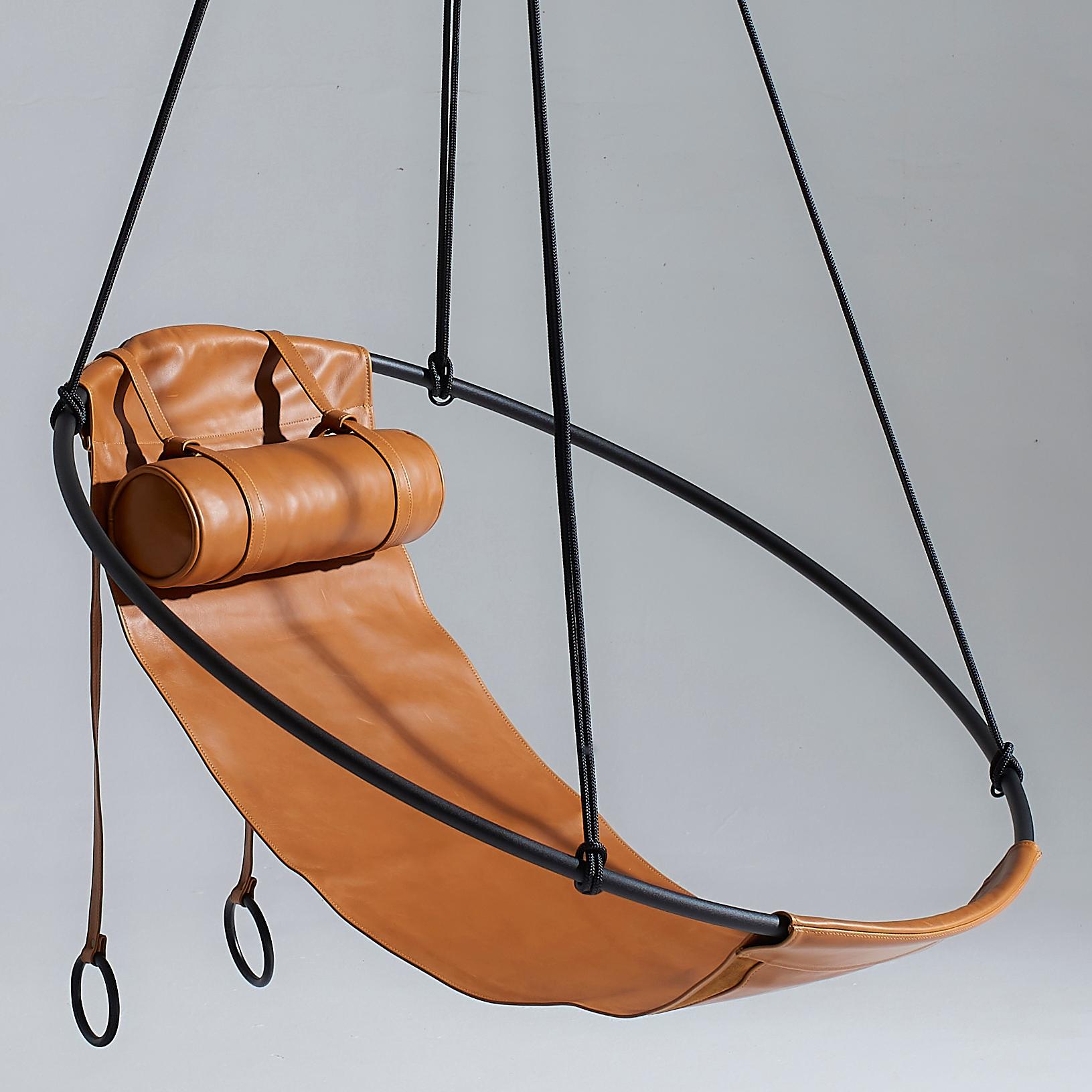 Hängestuhl aus weichem, echtem, echtem Leder in Orche (Moderne) im Angebot