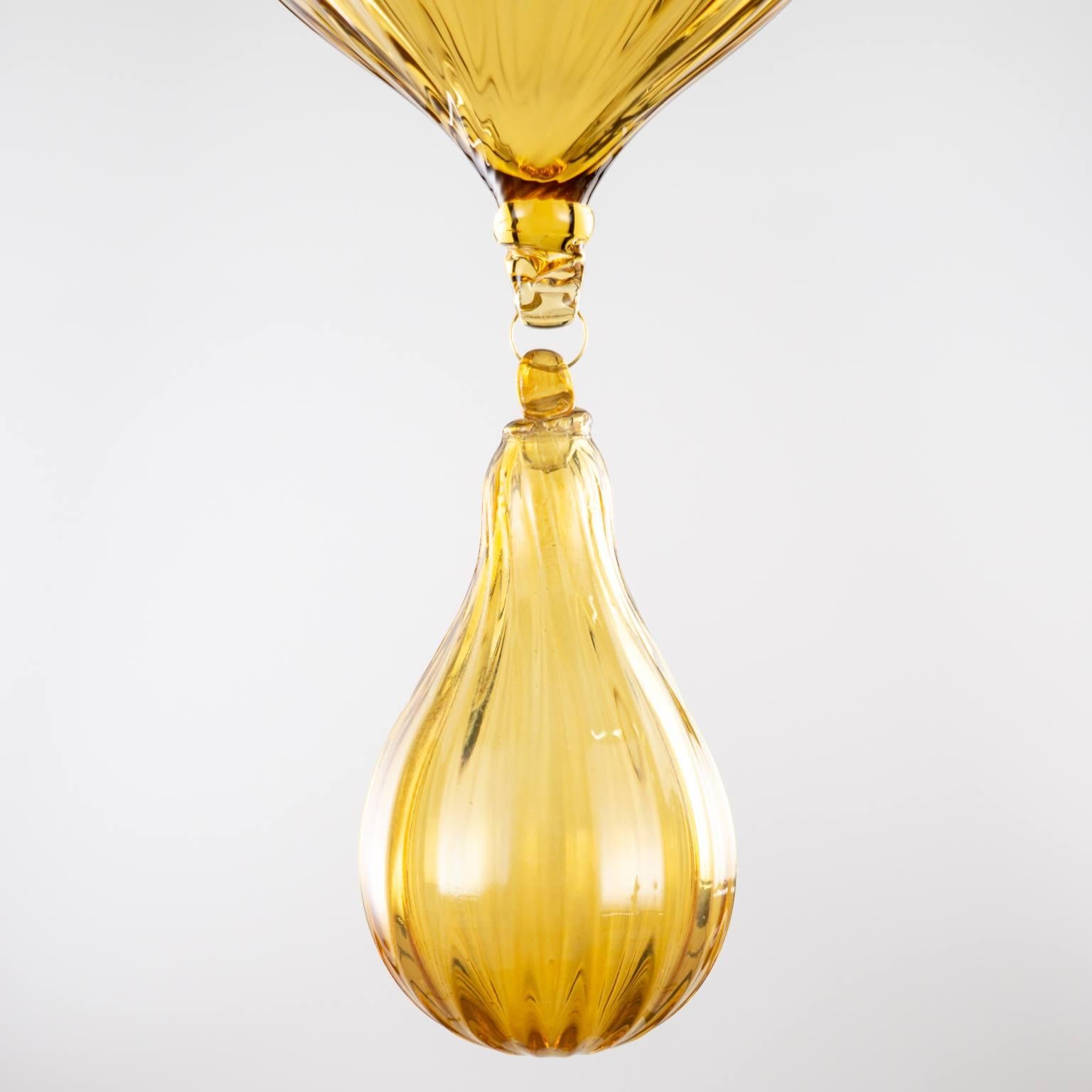 Suspension 1 lampe en verre de Murano ambré, abat-jour en ambre organza par Multiforme Neuf - En vente à Trebaseleghe, IT