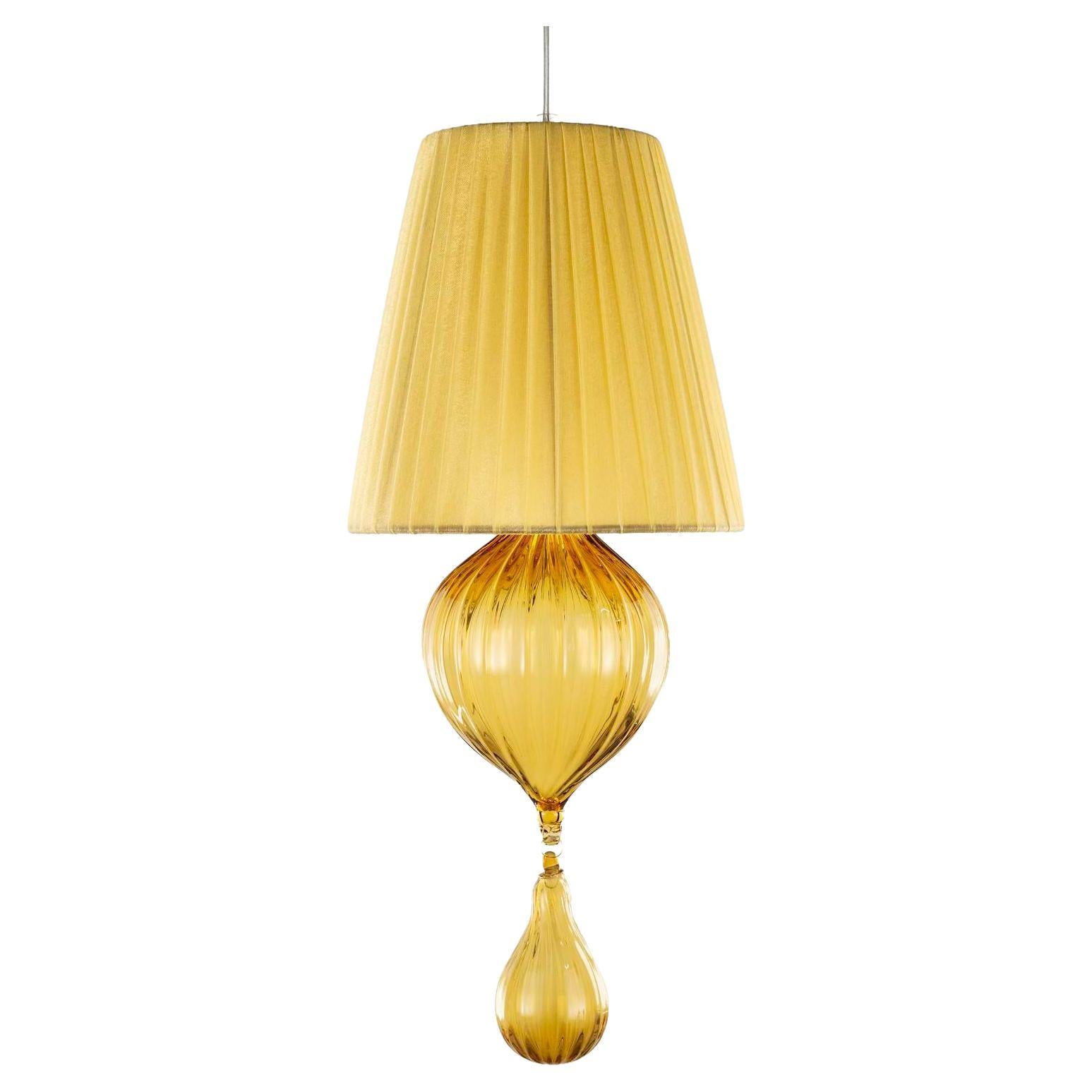 Suspension 1 lampe en verre de Murano ambré, abat-jour en ambre organza par Multiforme en vente