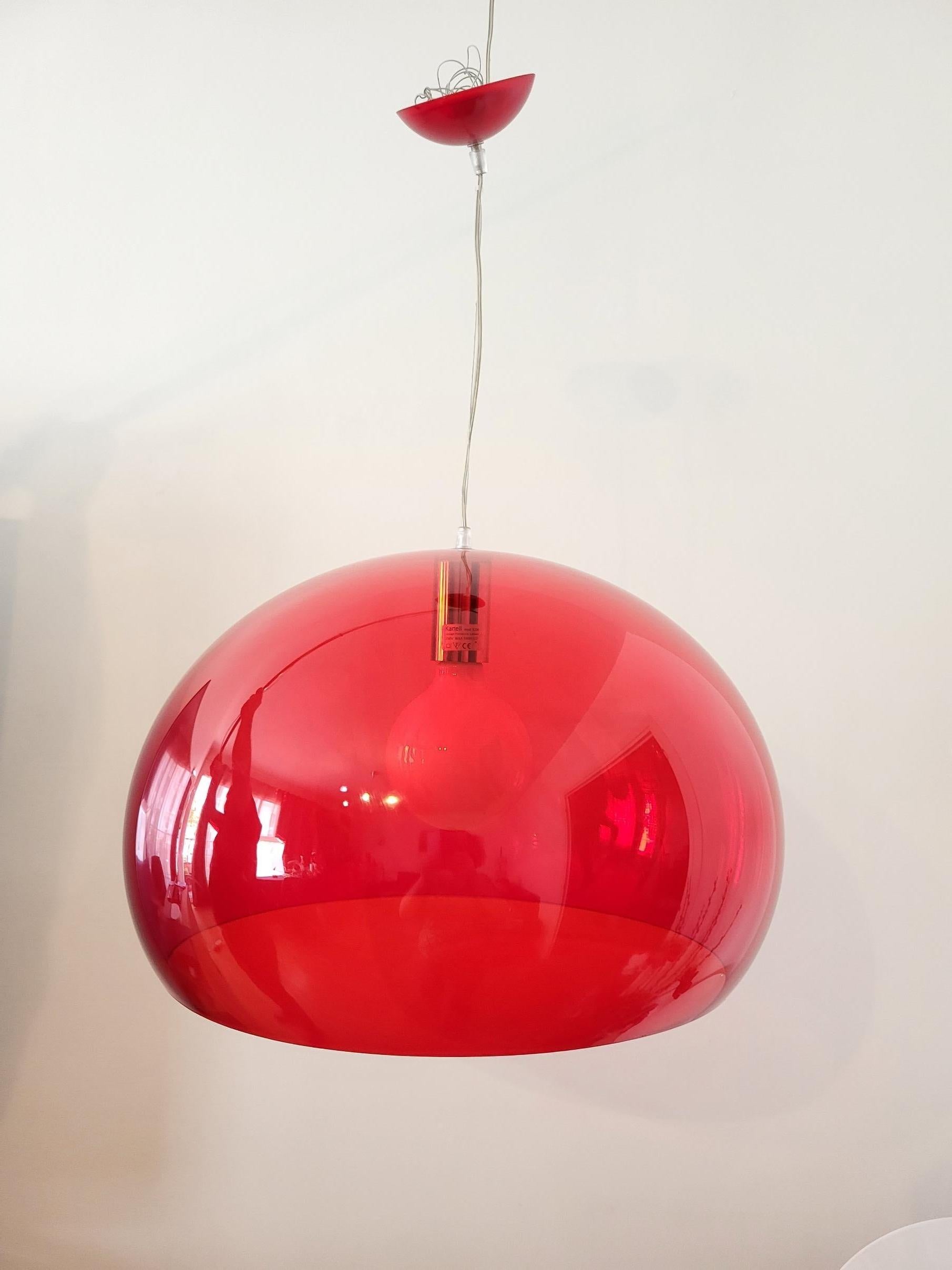 Suspension FL/Y de Kartell par Ferruccio Laviani. Couleur rouge
Lampe essentielle FL/Y qui se caractérise par 