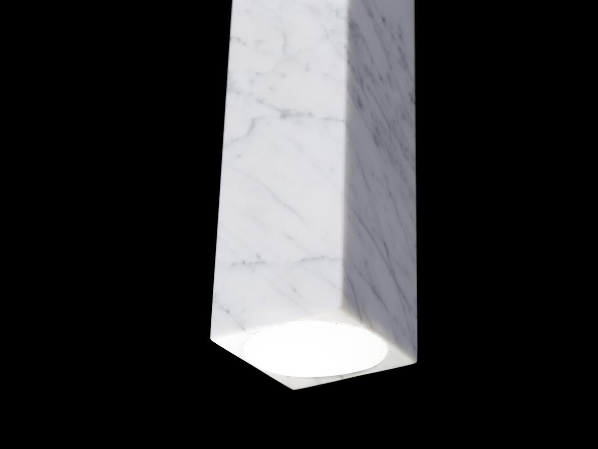 Pendants lamp in Carrara marble - Block spot
Pendants spot light with defined lighting zone from a LED source. Minimal marble structure with aluminum and steel components. In stock in Carrara White and Travertino with other materials available on