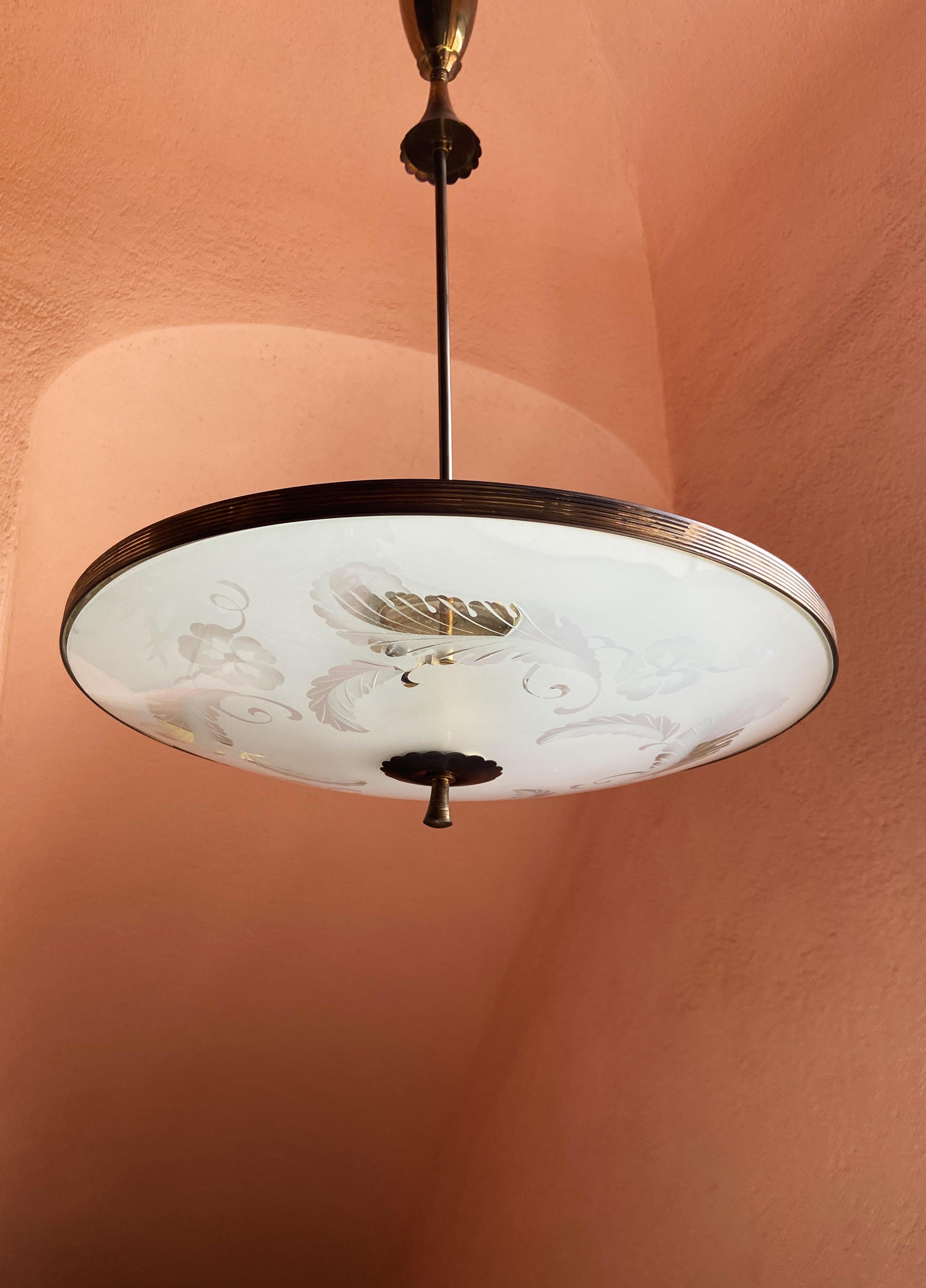 Italiano Lampada a sospensione in vetro di Murano e ottone di Pietro Chiesa per Fontana Arte in vendita