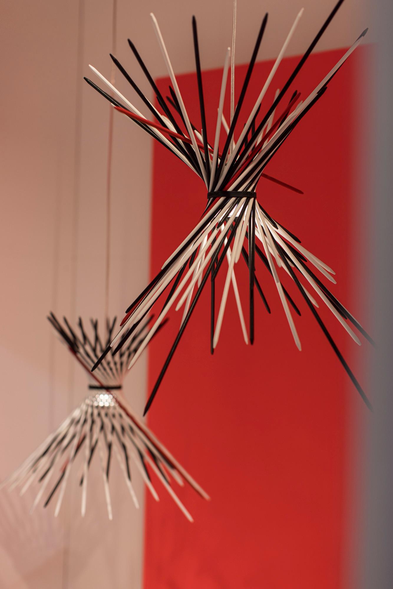 XXI secolo e contemporaneo Lampada a sospensione Ingo Maurer Pic-a-stic - Nero-bianco in vendita