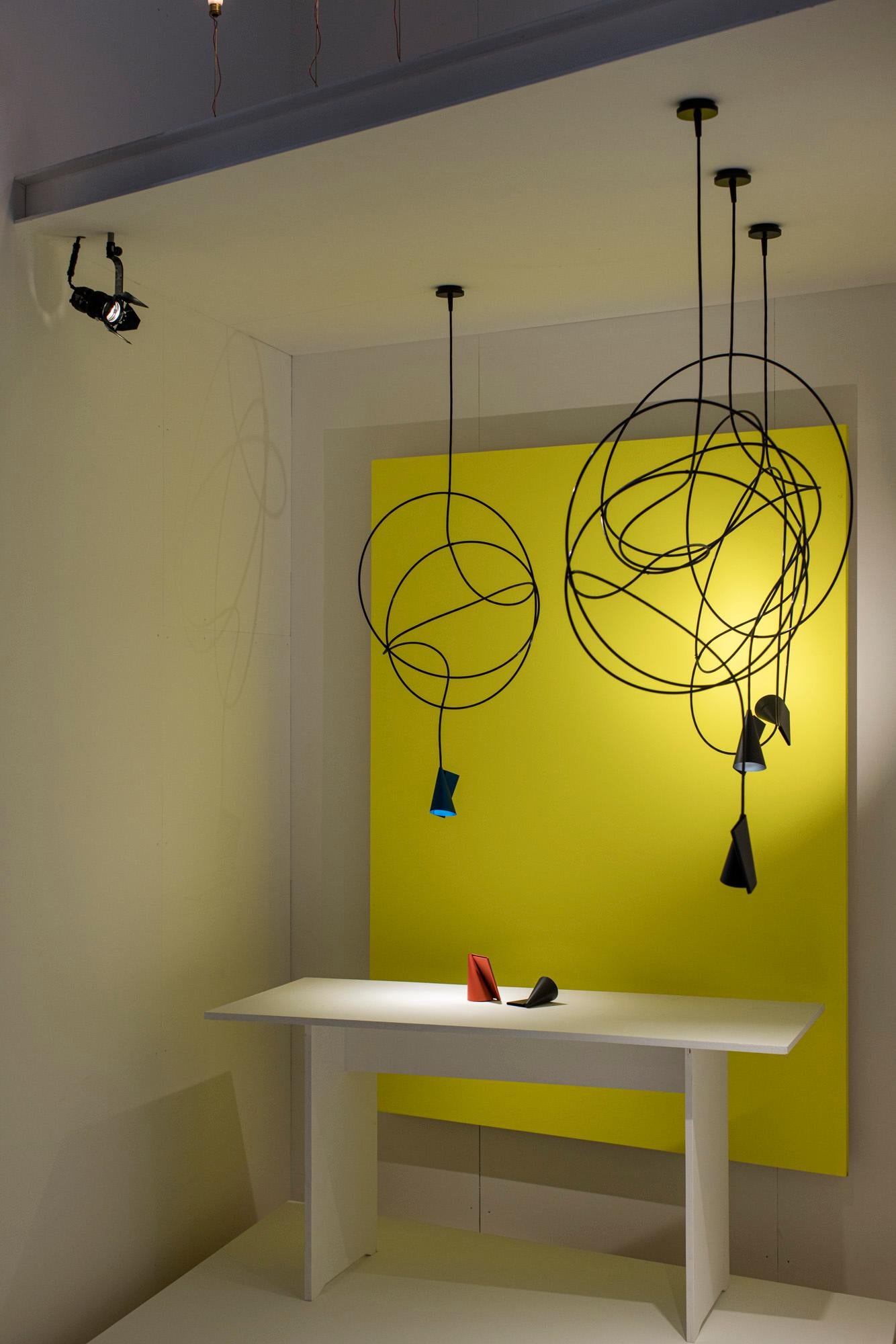 XXI secolo e contemporaneo Lampada a sospensione a LED Ingo Maurer Signature - Set di 3 in vendita