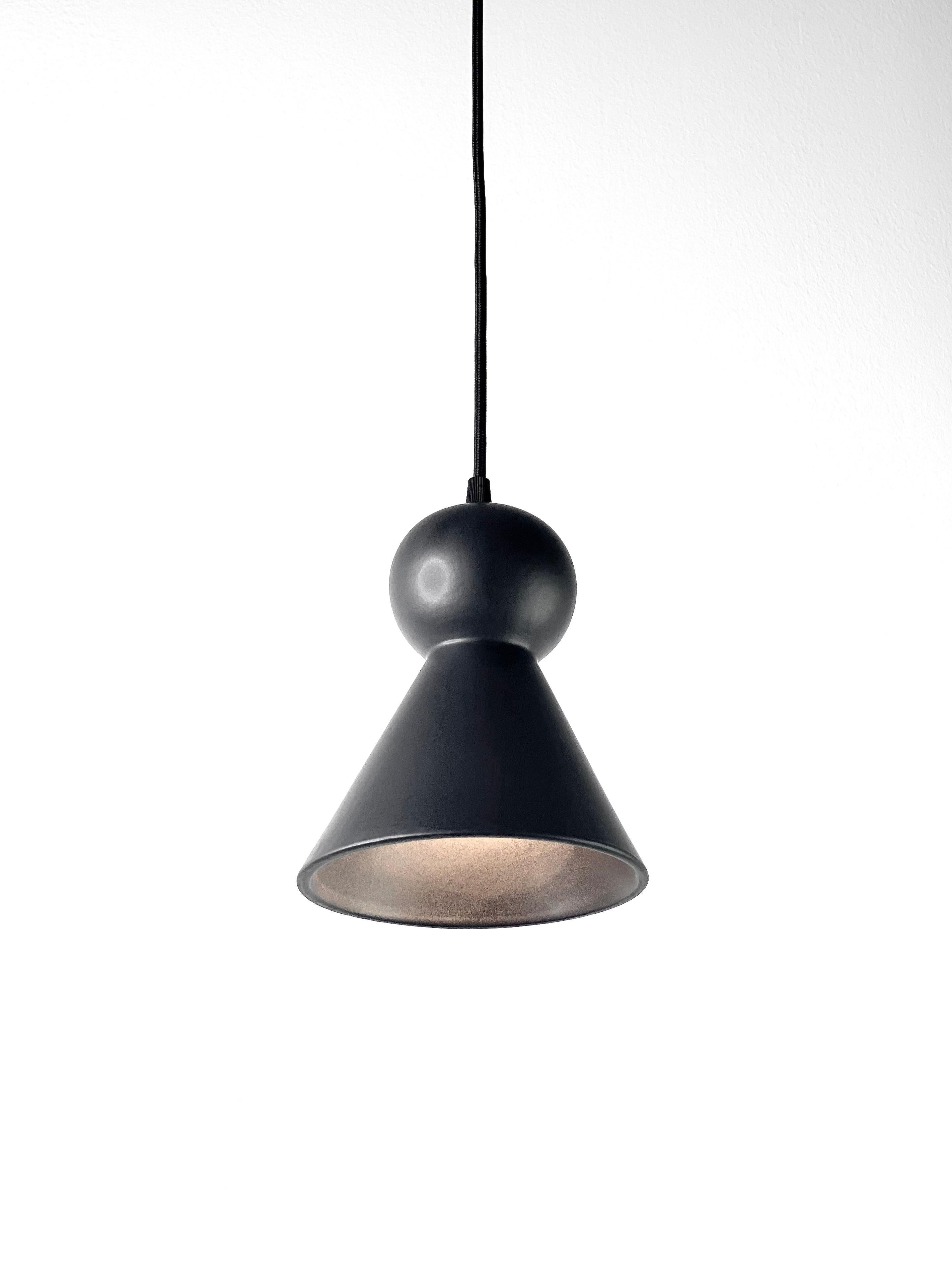 Lampada a sospensione contemporanea in gres nero opaco, design minimalista, LOVER 2.0 In condizioni Nuovo in vendita a Köln, DE