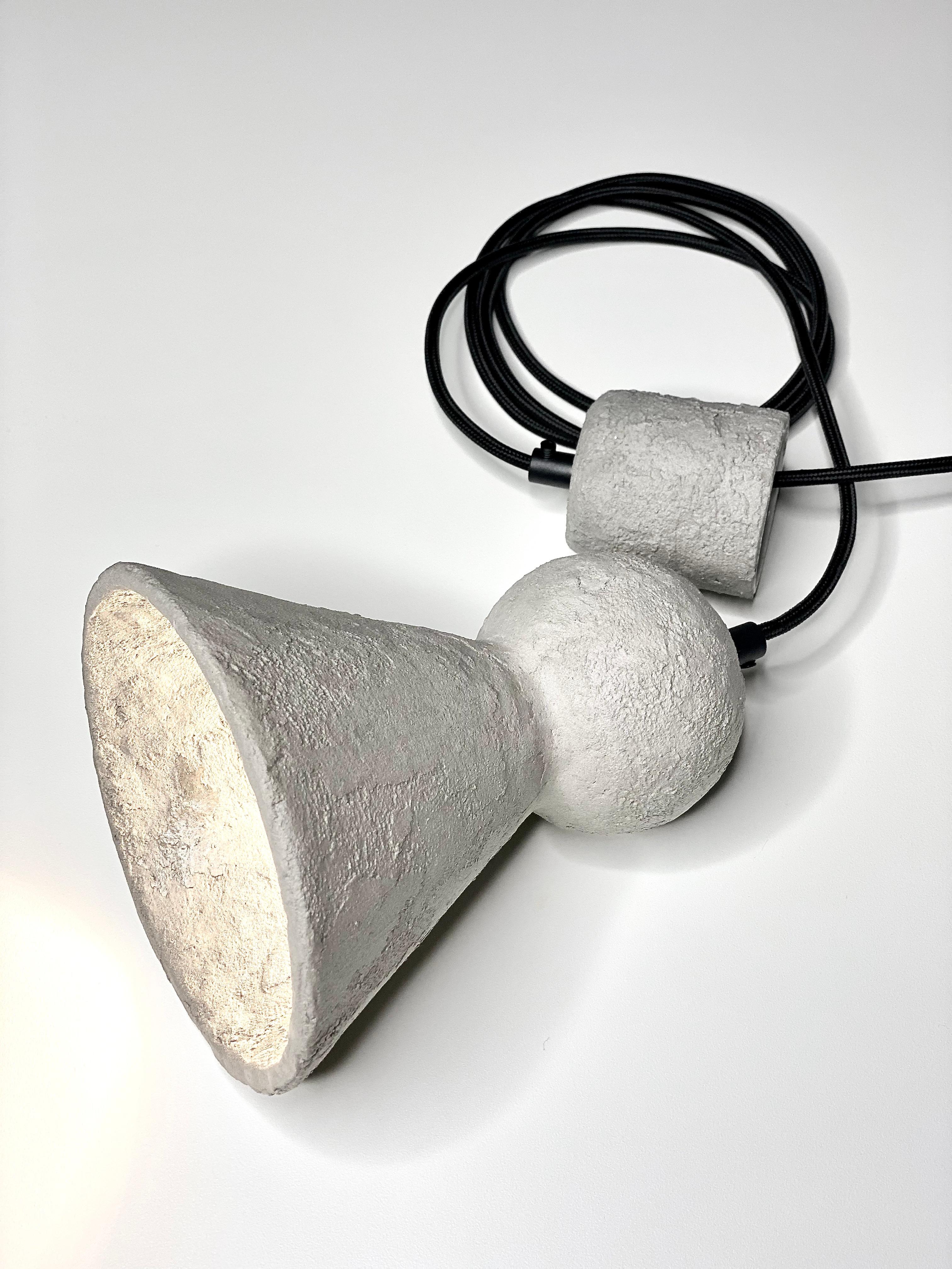 Lampada a sospensione contemporanea in cemento e gres, design minimalista LOVER 2.0 In condizioni Nuovo in vendita a Köln, DE