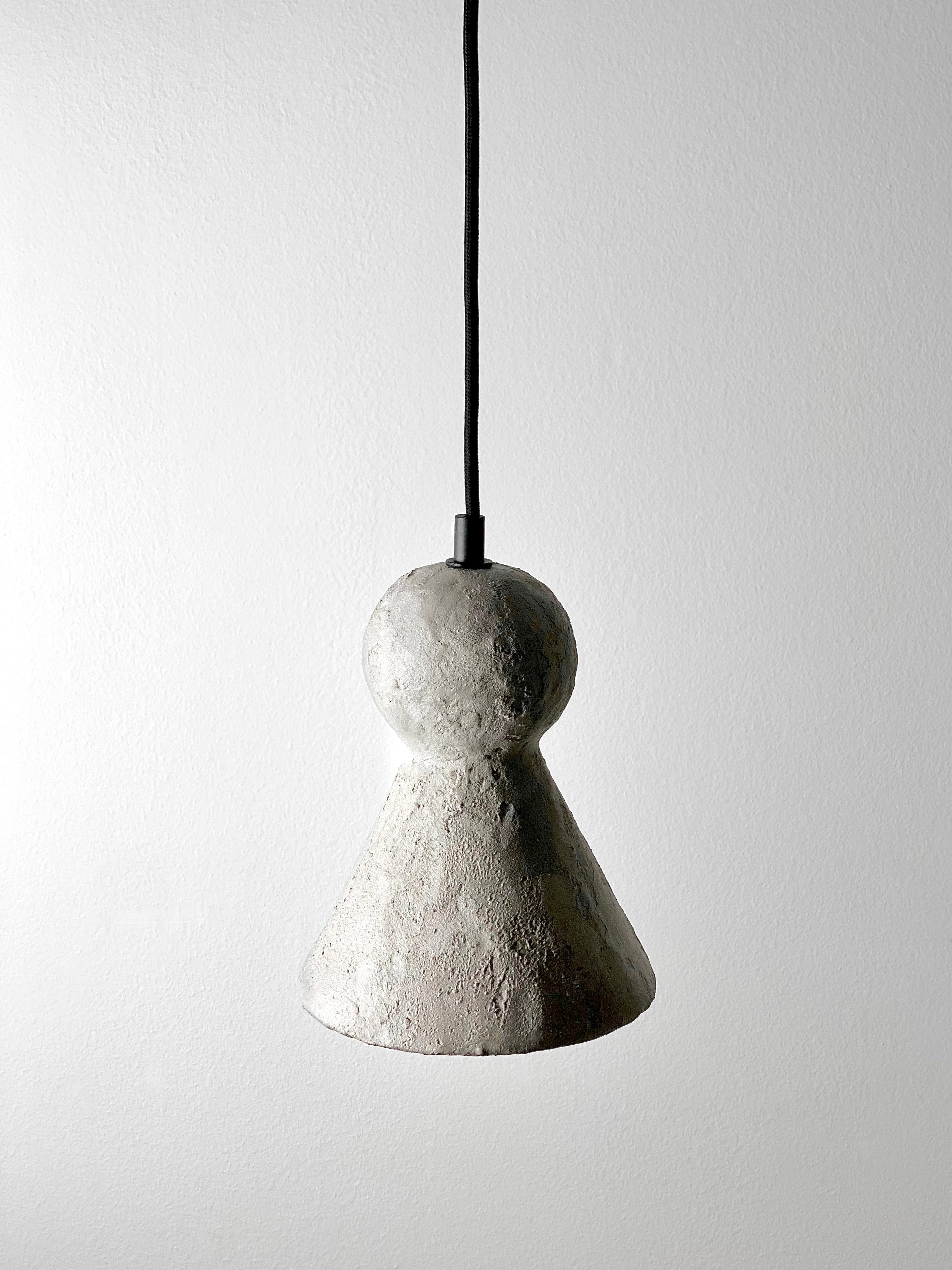 XXI secolo e contemporaneo Lampada a sospensione contemporanea in cemento e gres, design minimalista LOVER 2.0 in vendita
