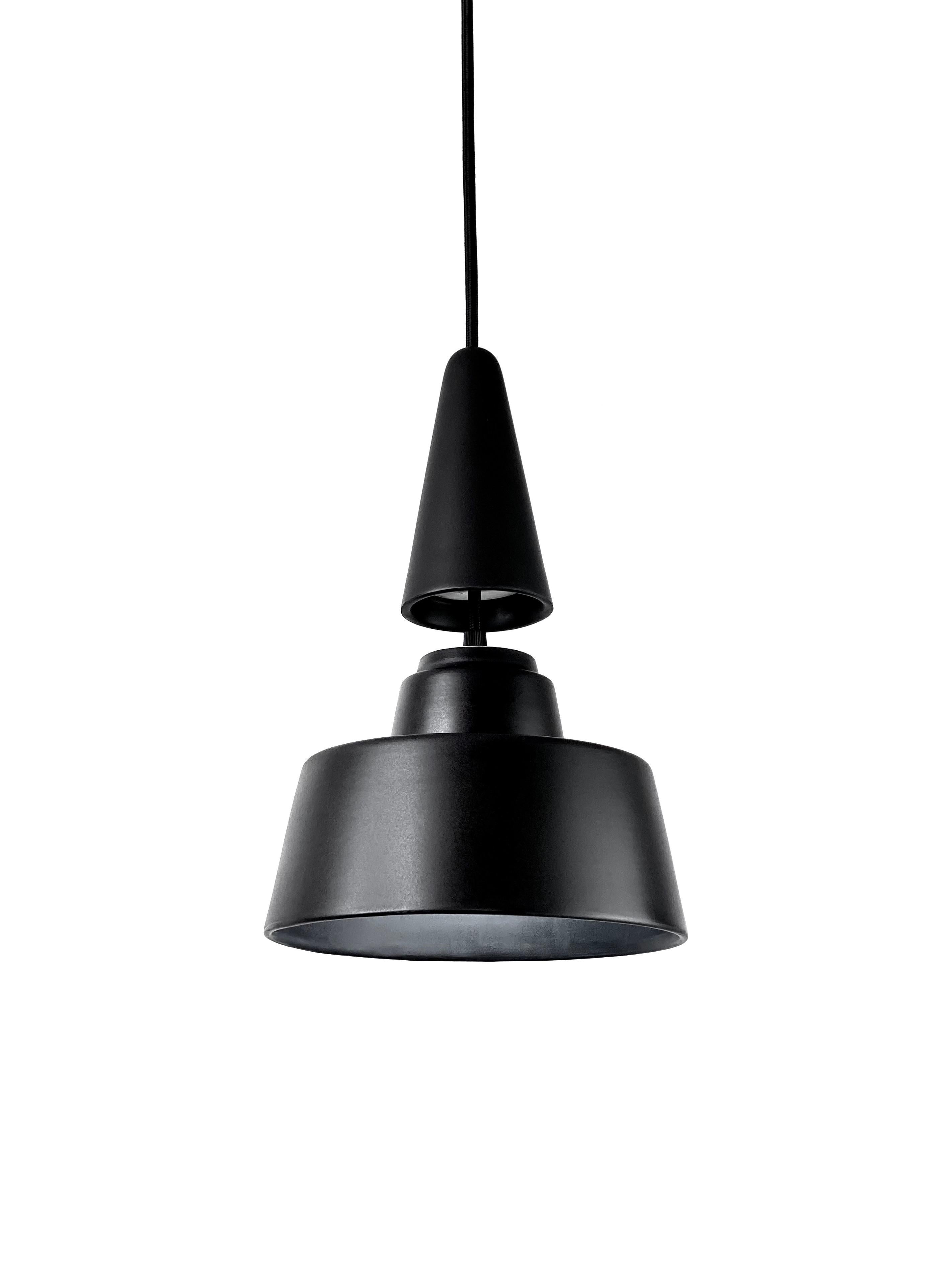 Minimalismo Lampada a sospensione contemporanea in gres nero opaco, design minimalista, SML2 in vendita