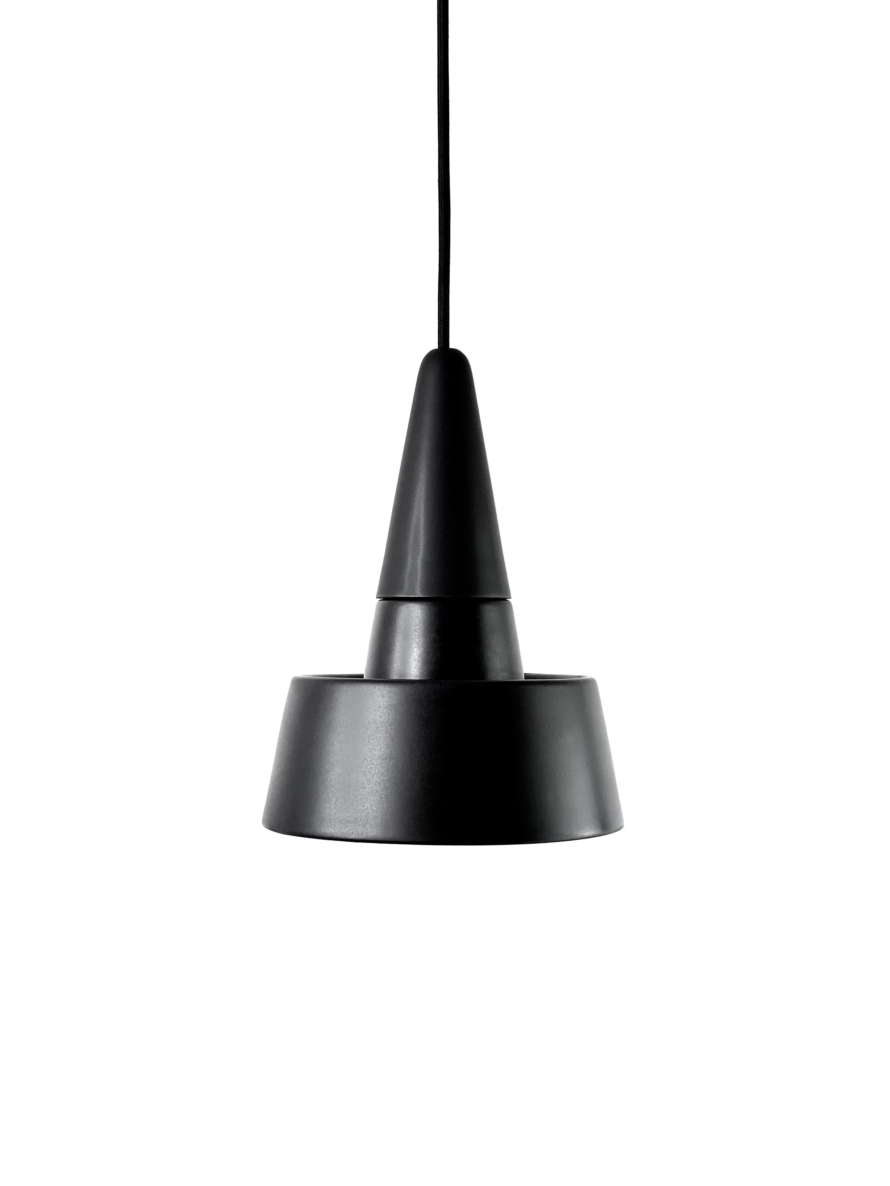 Tedesco Lampada a sospensione contemporanea in gres nero opaco, design minimalista, SML2 in vendita