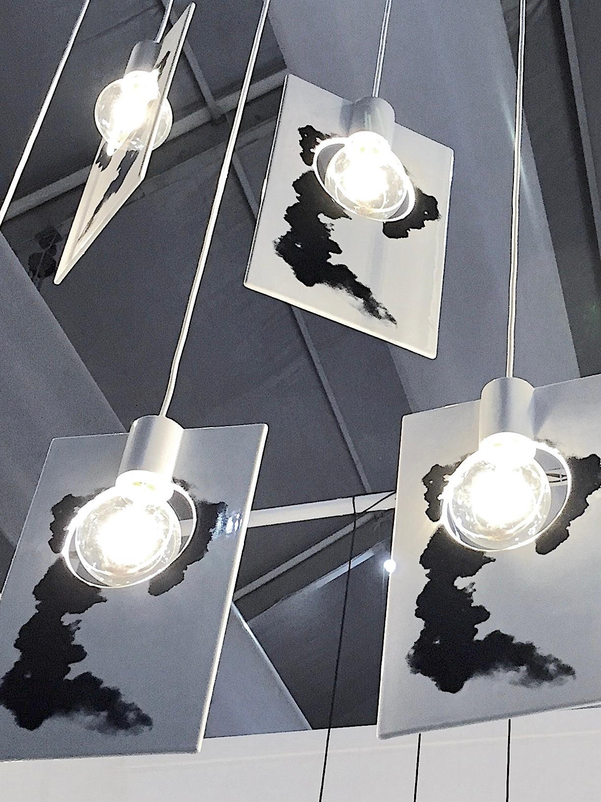 Calco Lampada a sospensione contemporanea in gres bianco lucido, design minimalista, SMOKE in vendita