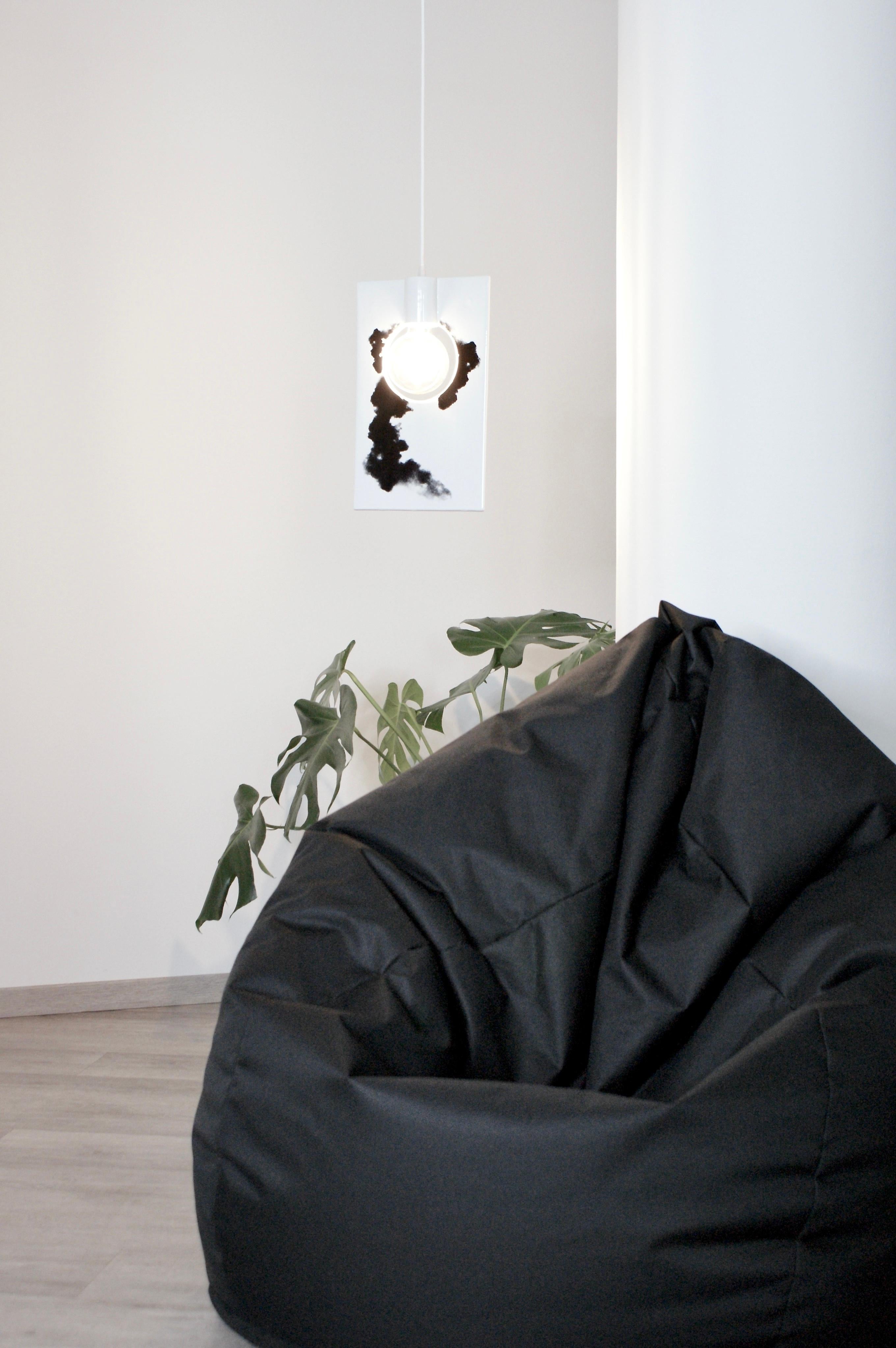 Lampada a sospensione contemporanea in gres bianco lucido, design minimalista, SMOKE in vendita 1