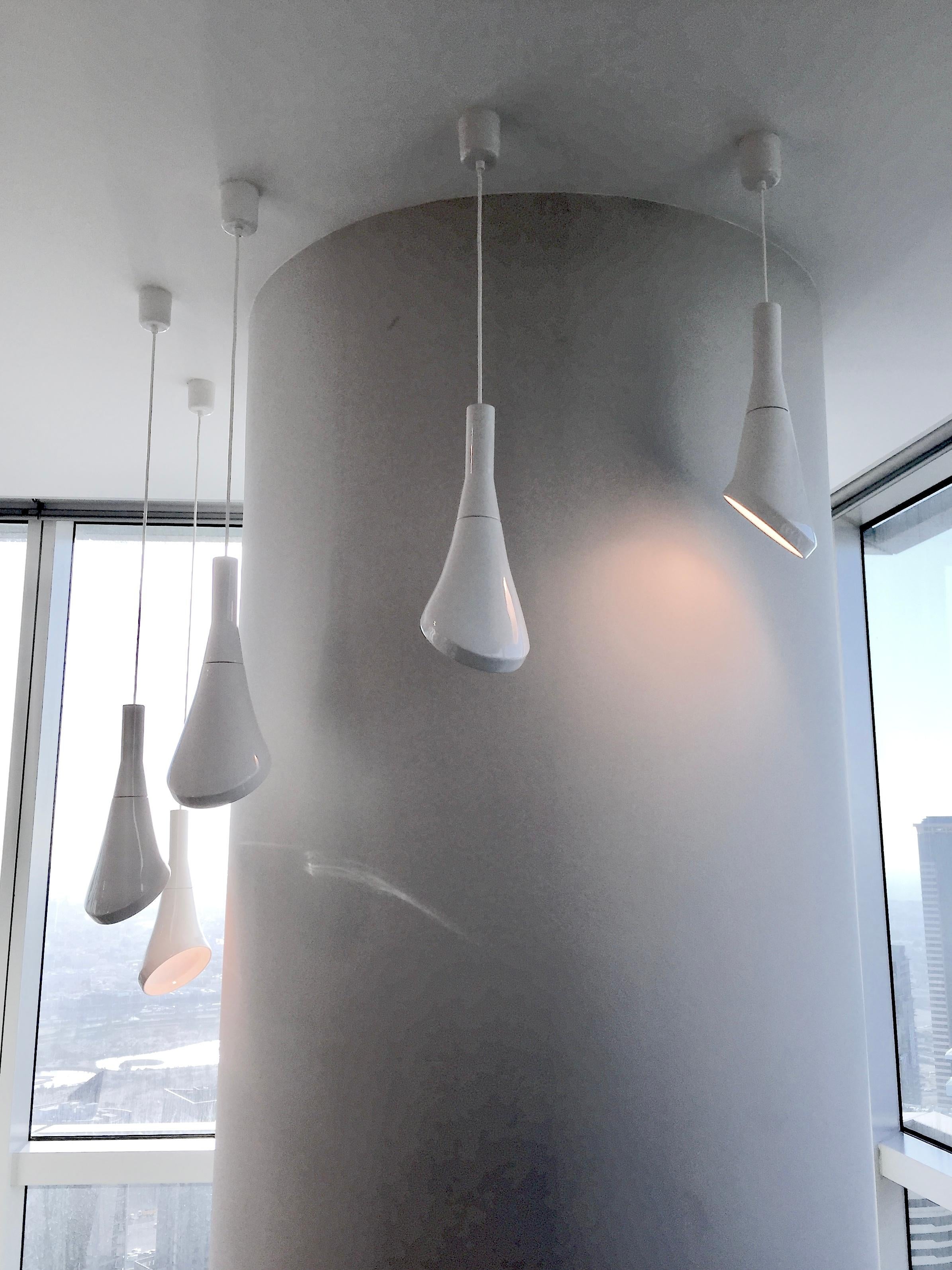 Lampada a sospensione contemporanea in gres nero lucido, design minimalista WHITE NOI in vendita 4