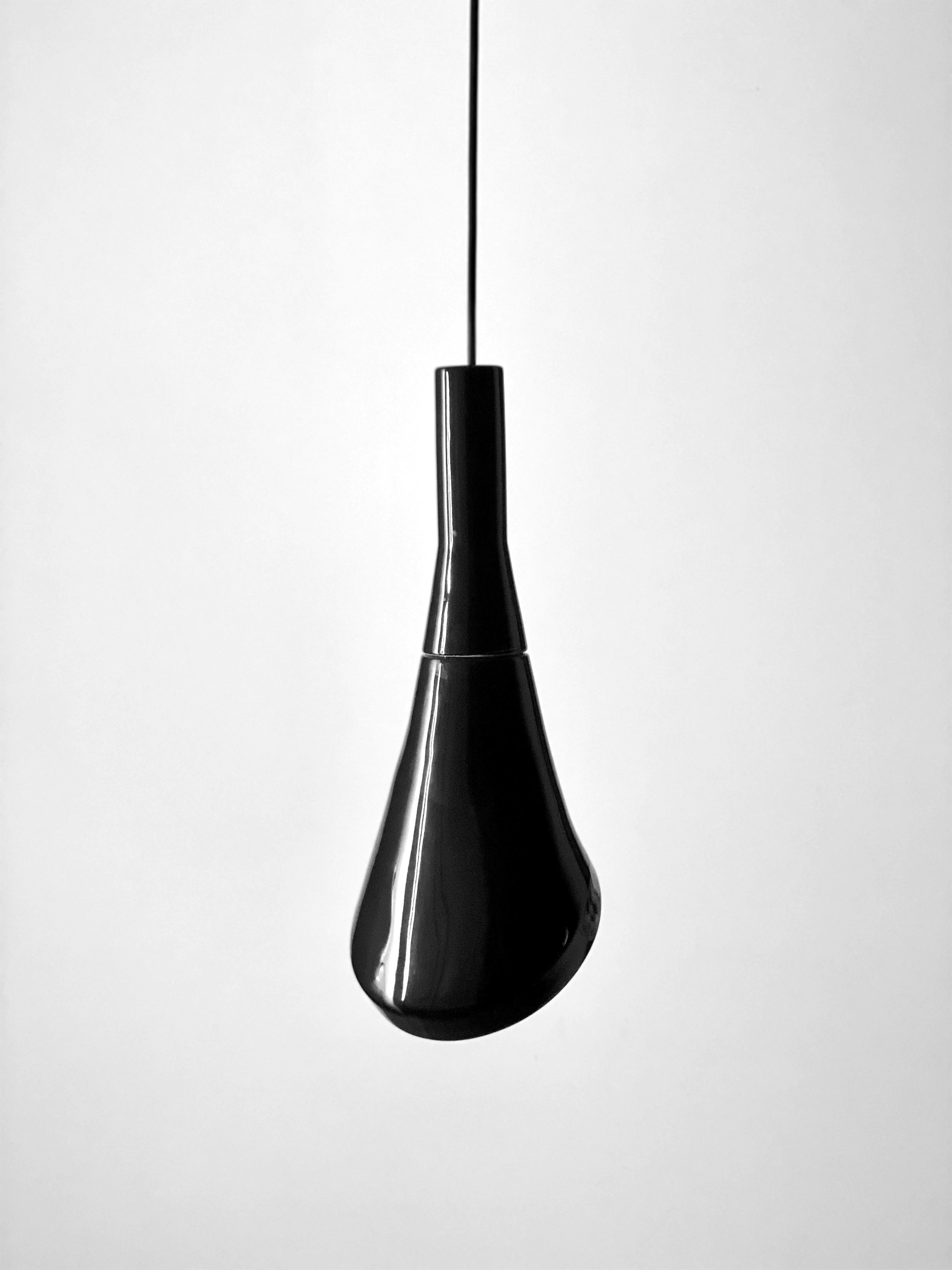 Tedesco Lampada a sospensione contemporanea in gres nero lucido, design minimalista WHITE NOI in vendita