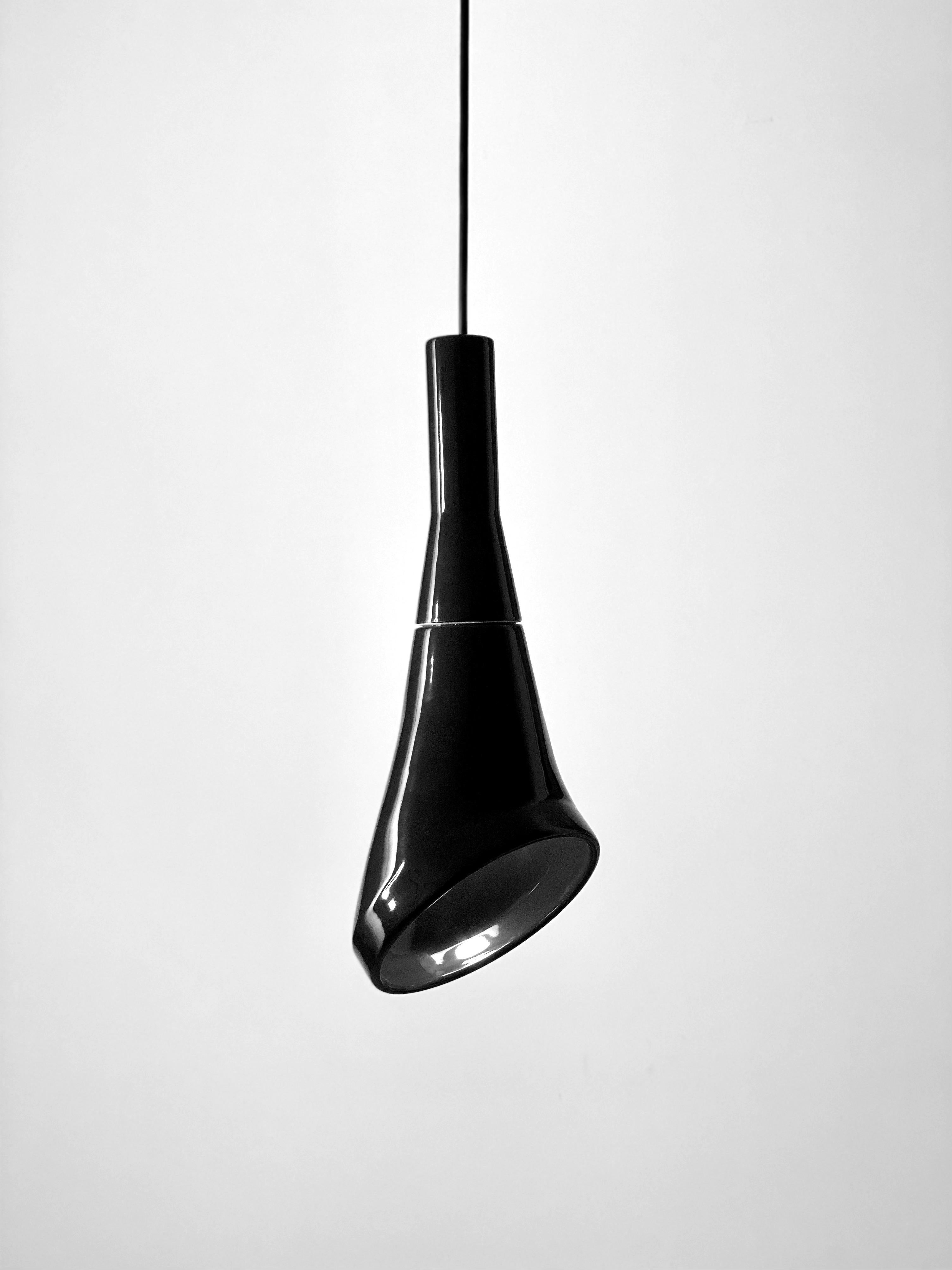 Grès porcellanato Lampada a sospensione contemporanea in gres nero lucido, design minimalista WHITE NOI in vendita